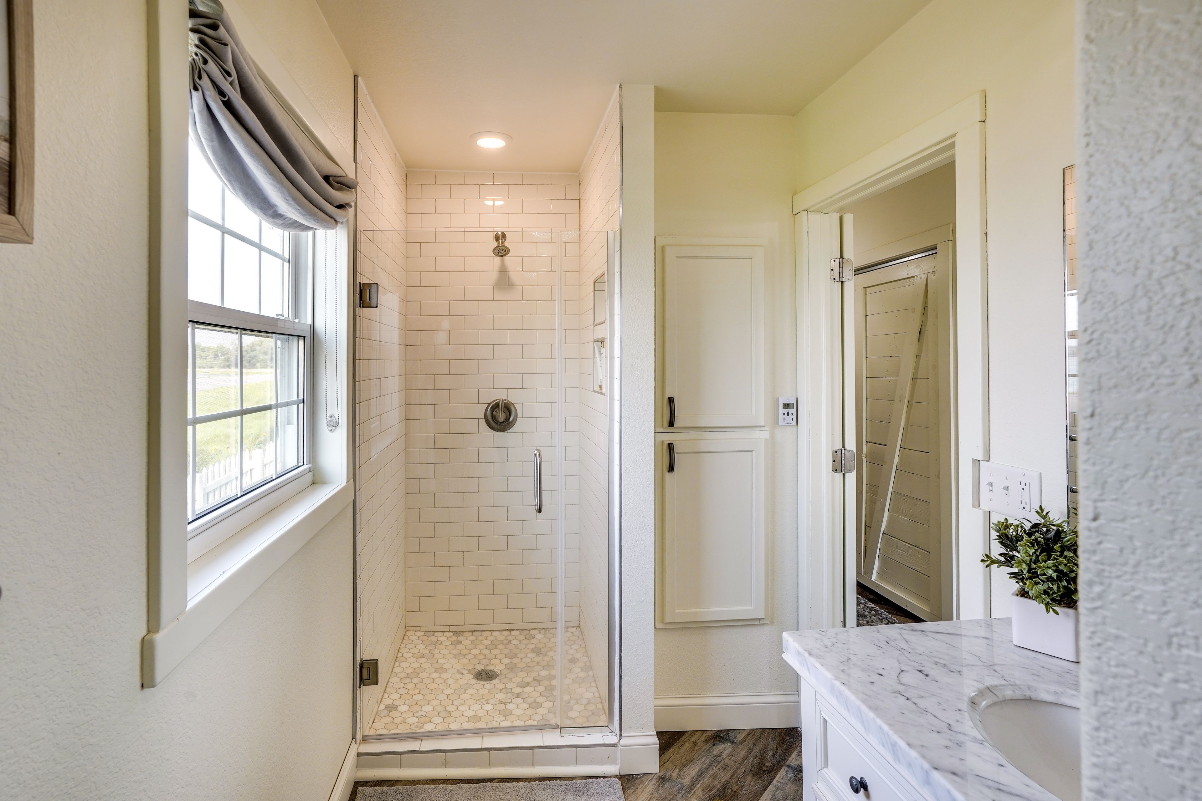 Full Bathroom | Towels Provided | Complimentary Toiletries