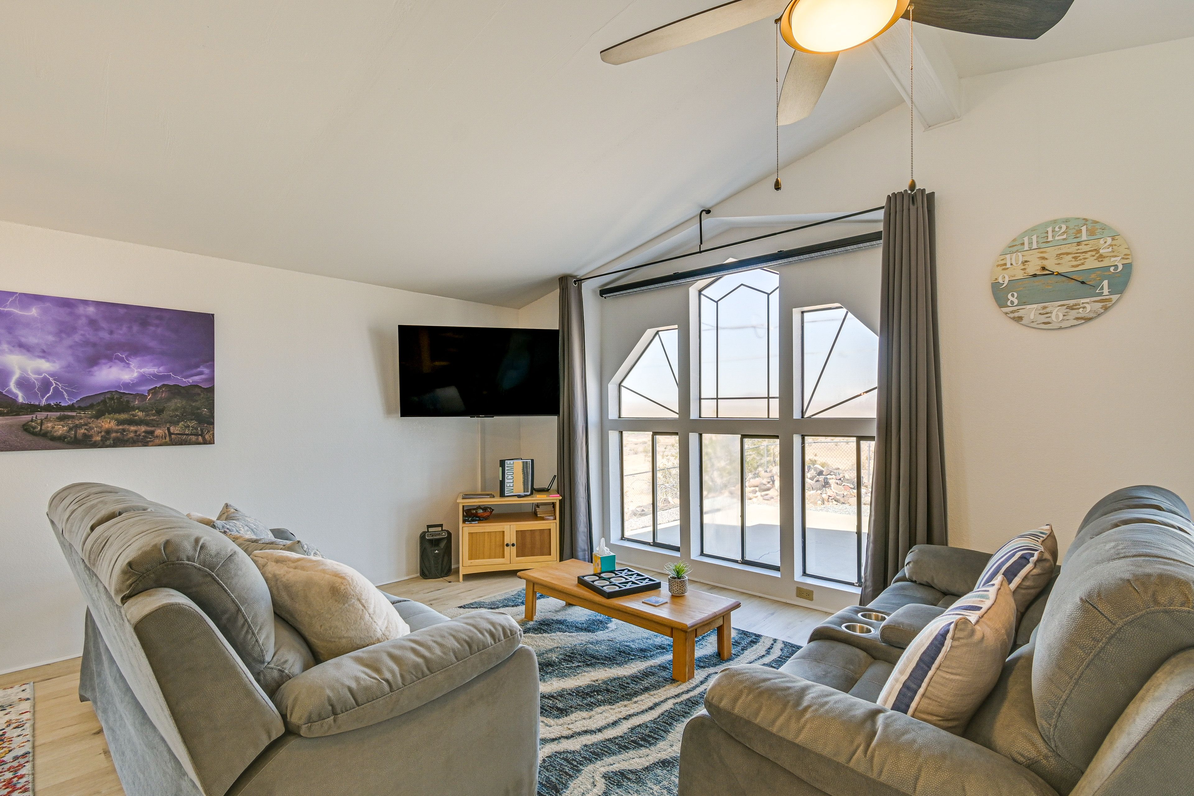 Living Room | Free WiFi | Smart TV | Central A/C | Queen Sleeper Sofa