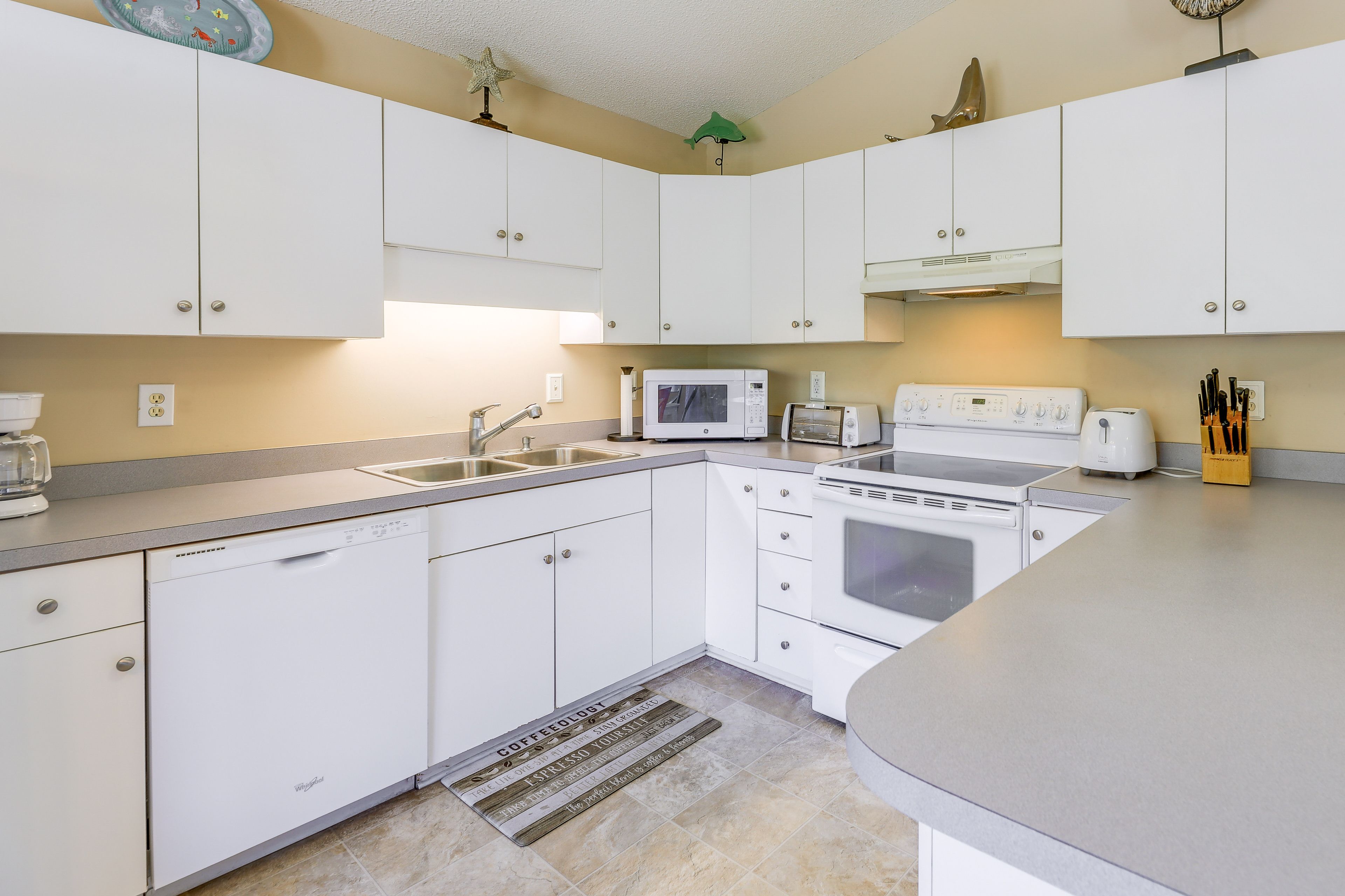 Kitchen | Coffee Maker | Blender | Toaster Oven | 1,065 Sq Ft