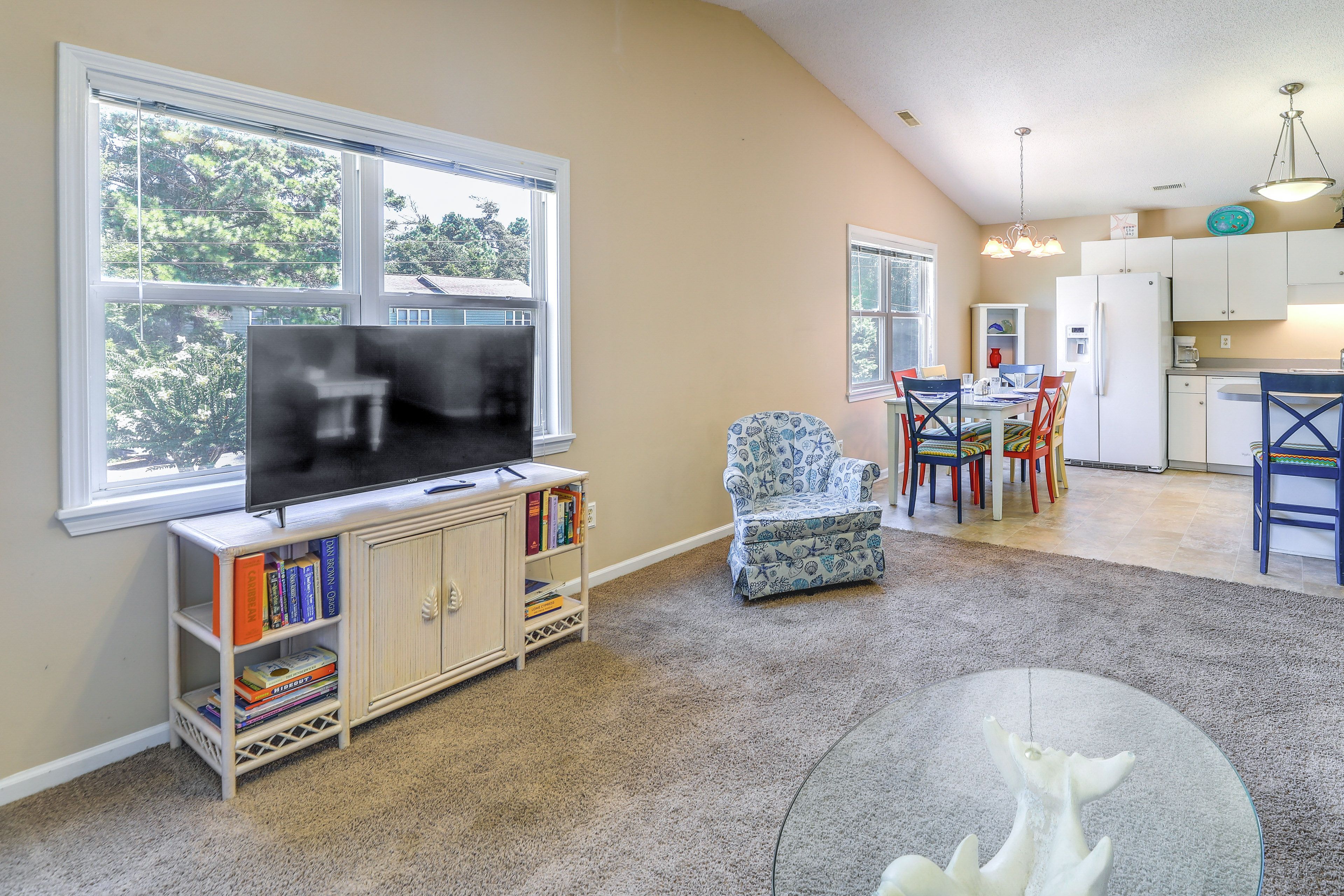Living Room | Smart TV | WiFi | Central A/C