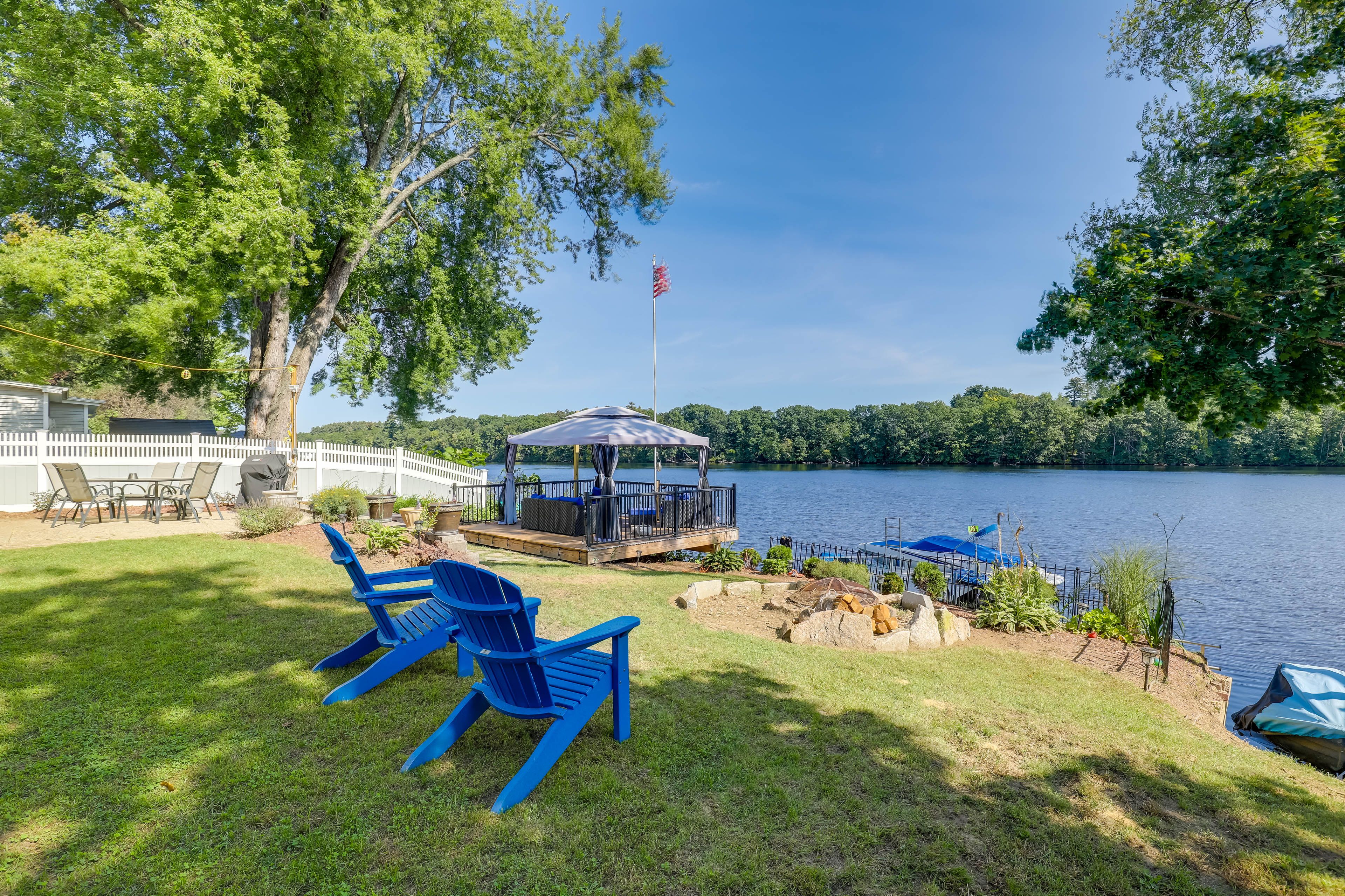 Manchester Vacation Rental | 2BR | 1BA | 1,065 Sq Ft | Stairs to Access