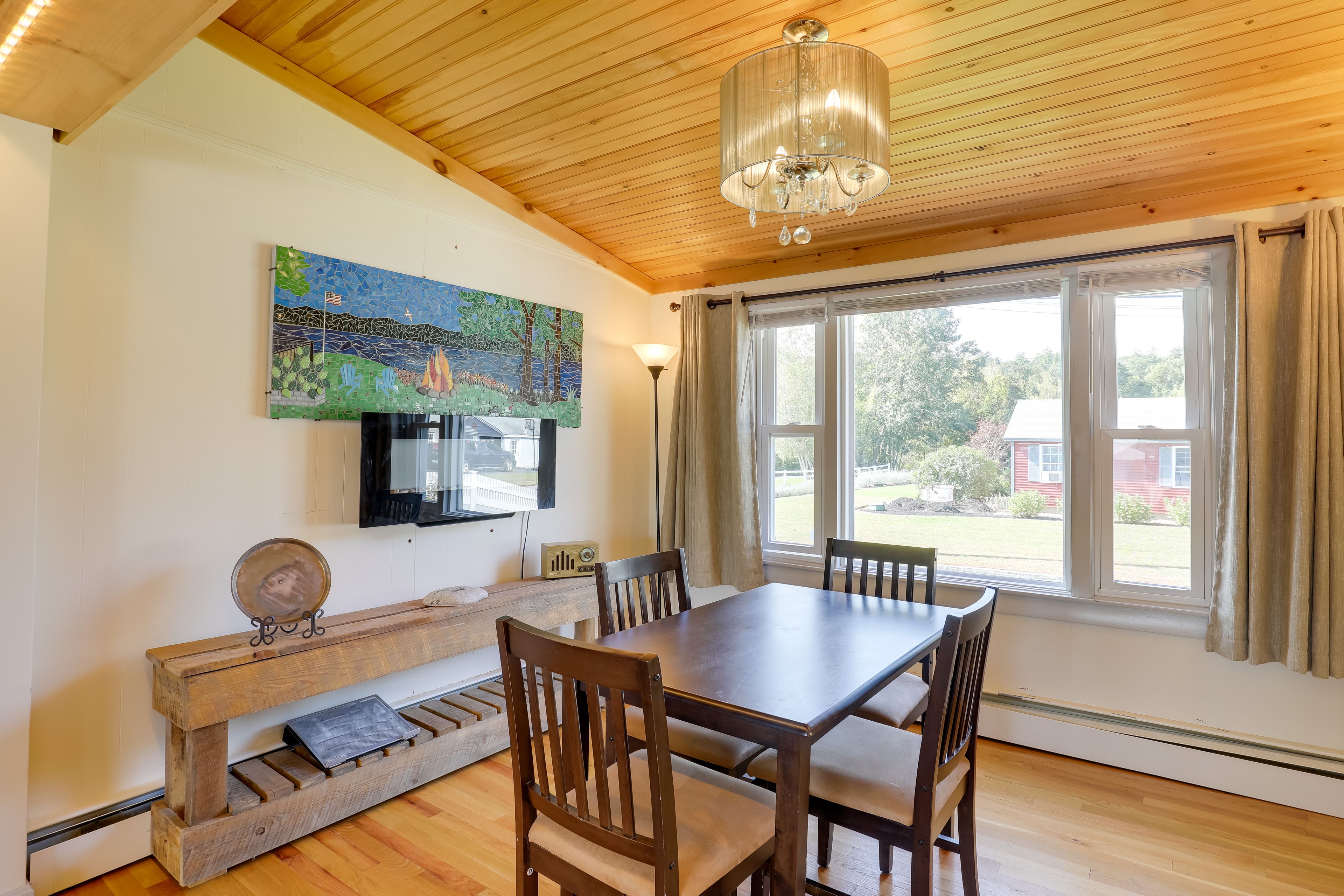 Dining Area | Dishware & Flatware