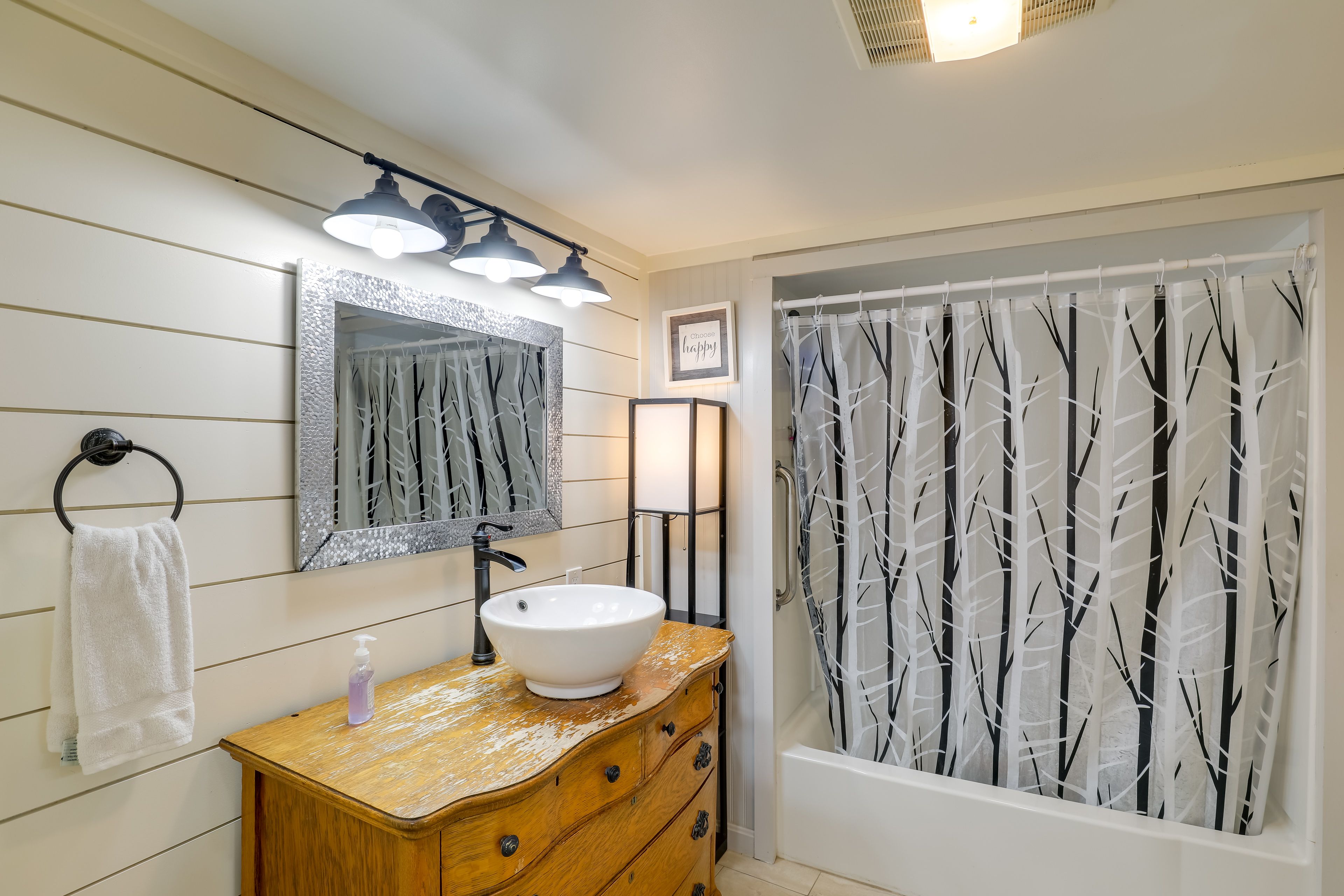 Full Bath | Complimentary Toiletries | Towels | Hair Dryer