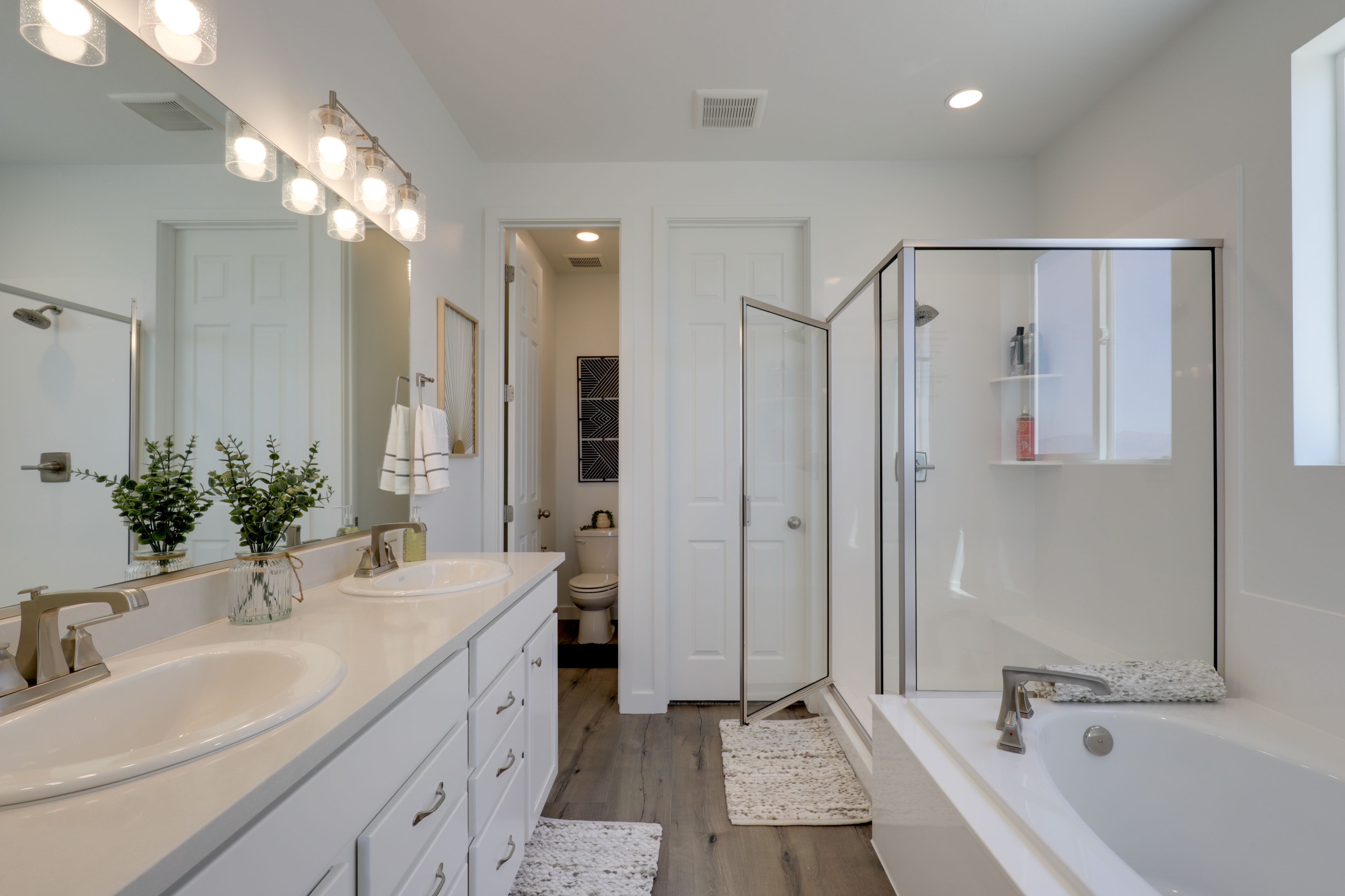 Bathroom | Complimentary Toiletries | Towels Provided