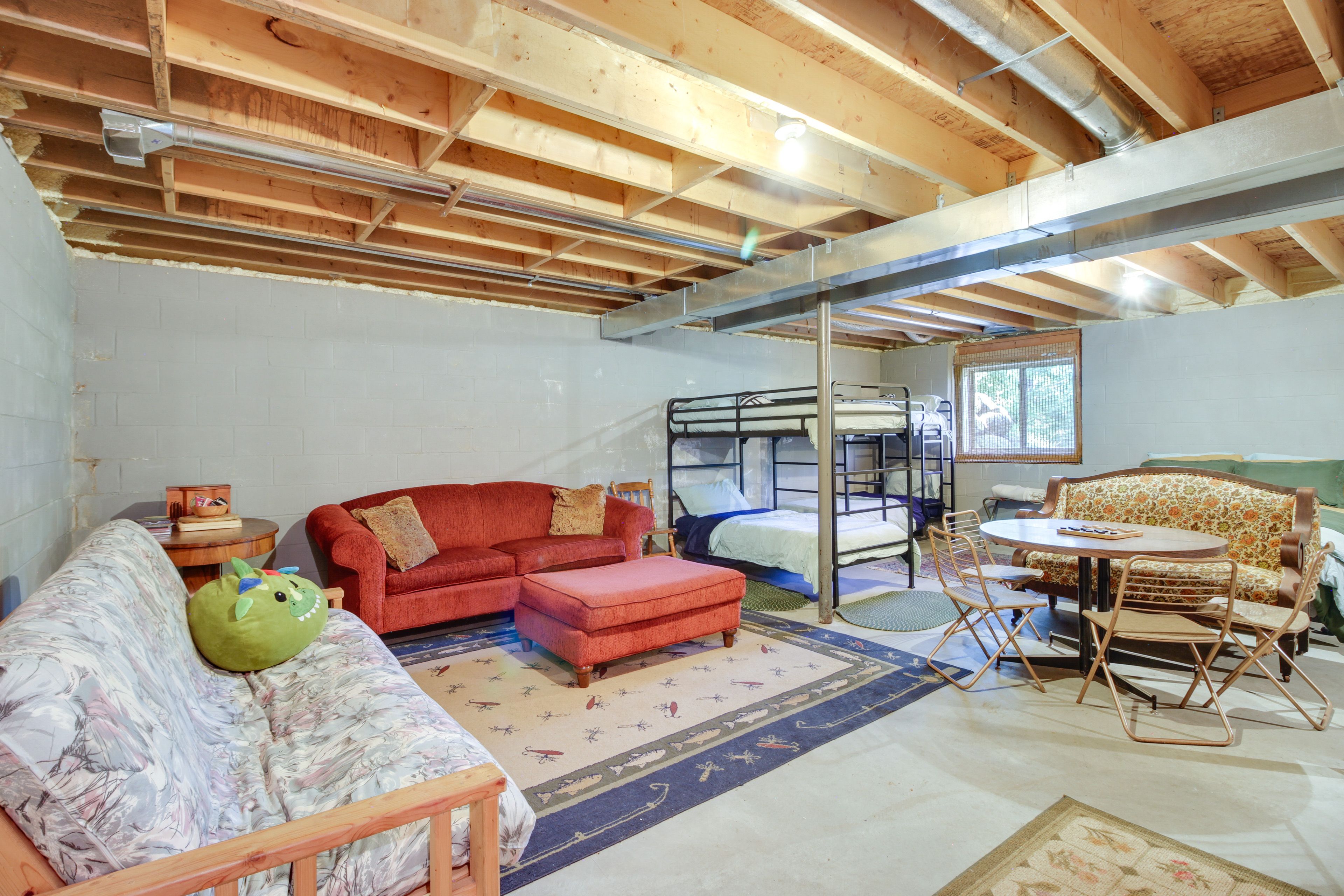 Basement | King Bed | Queen Bed | 2 Twin Bunk Beds | Smart TV