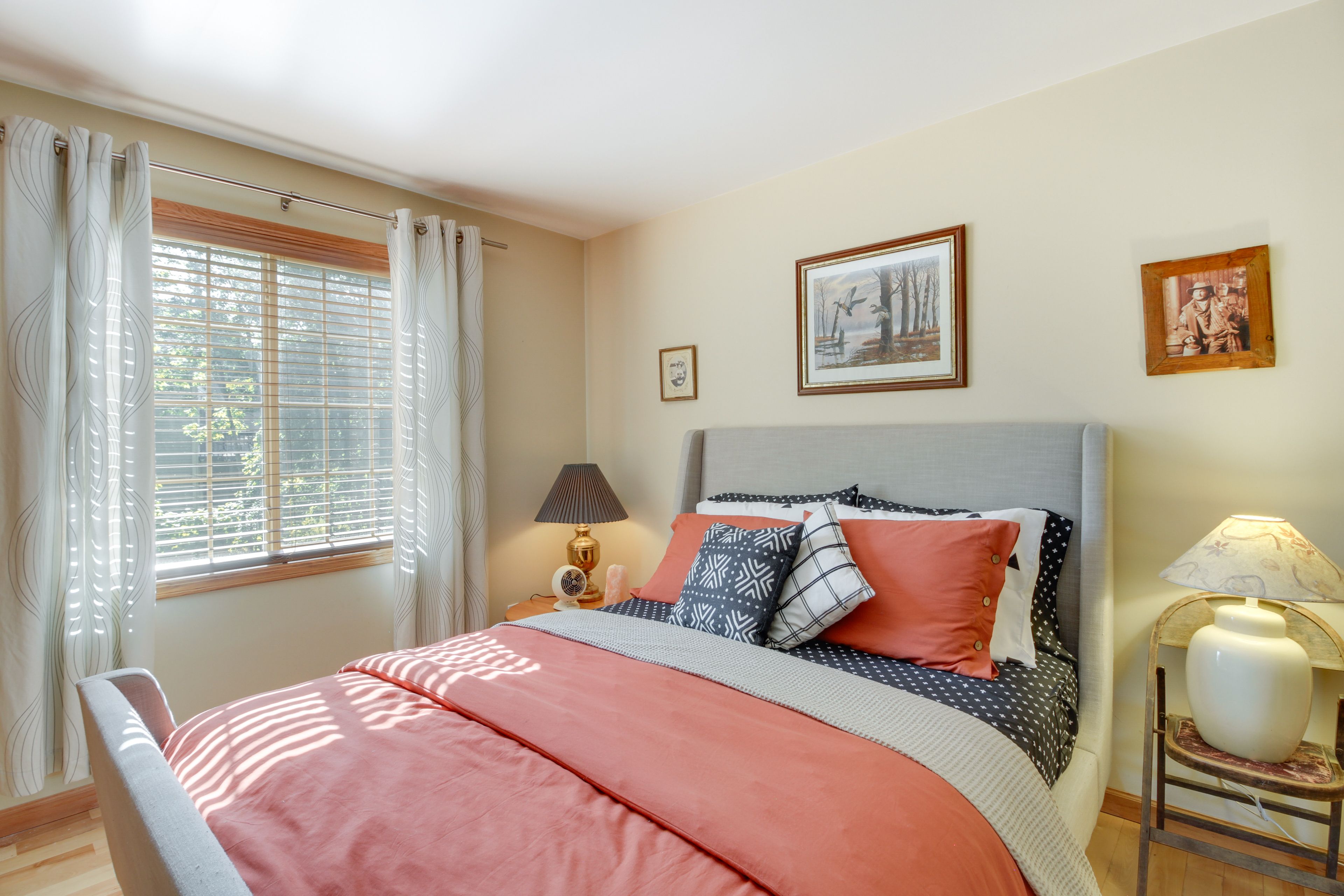 Bedroom 2 | Queen Bed | Main Floor