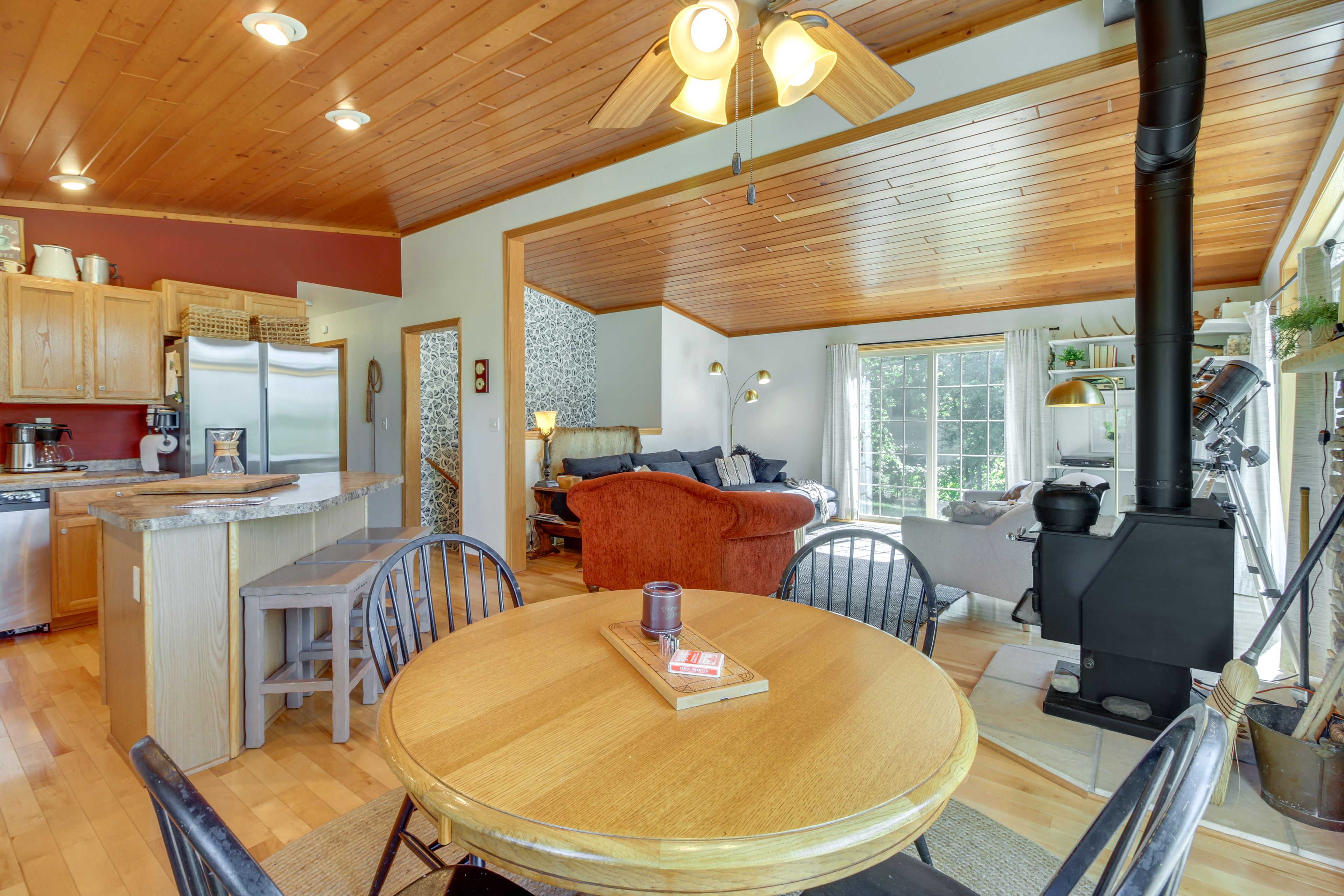 Dining Area | Dishware/Flatware