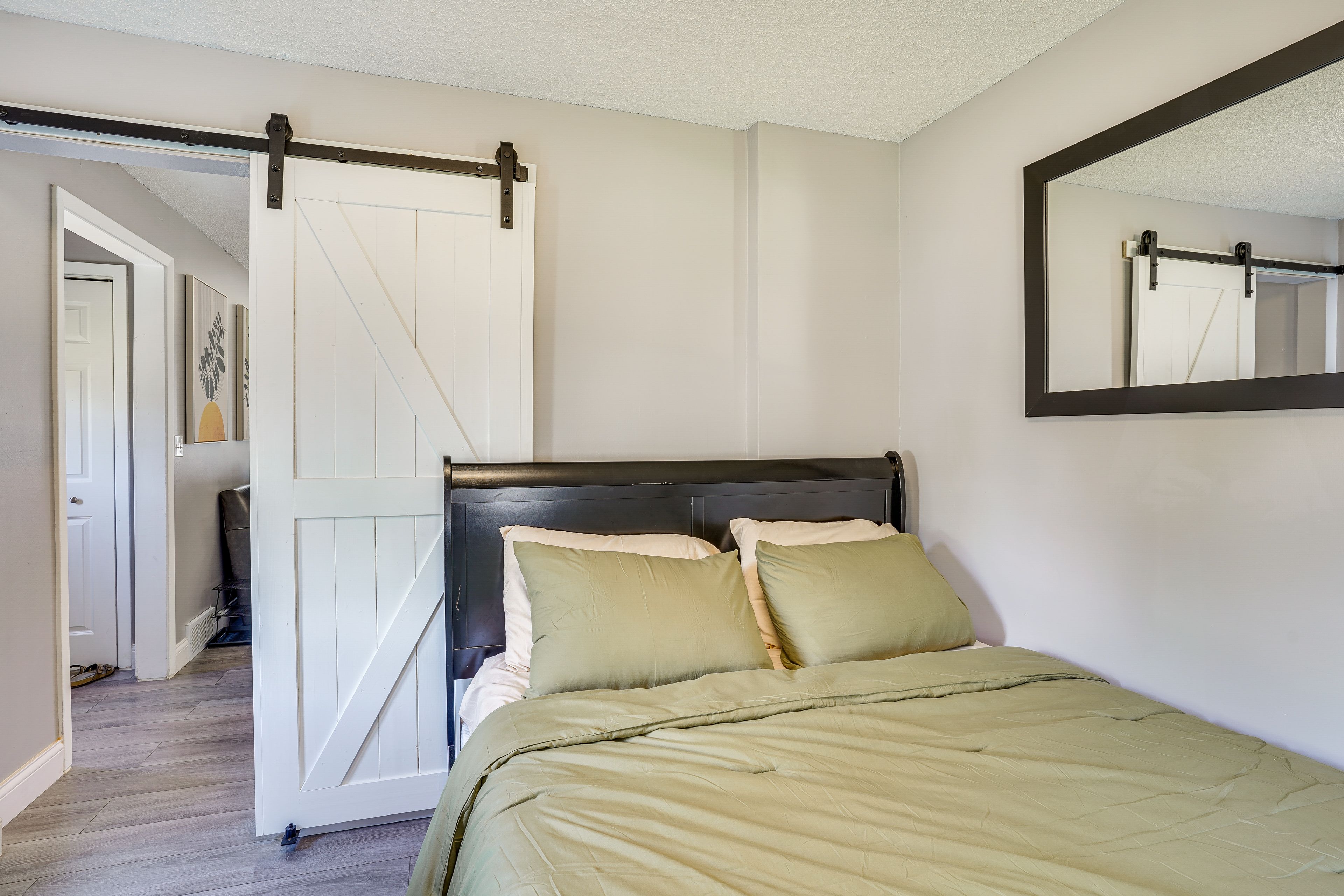 Bedroom 2 | 1st Floor | Queen Bed