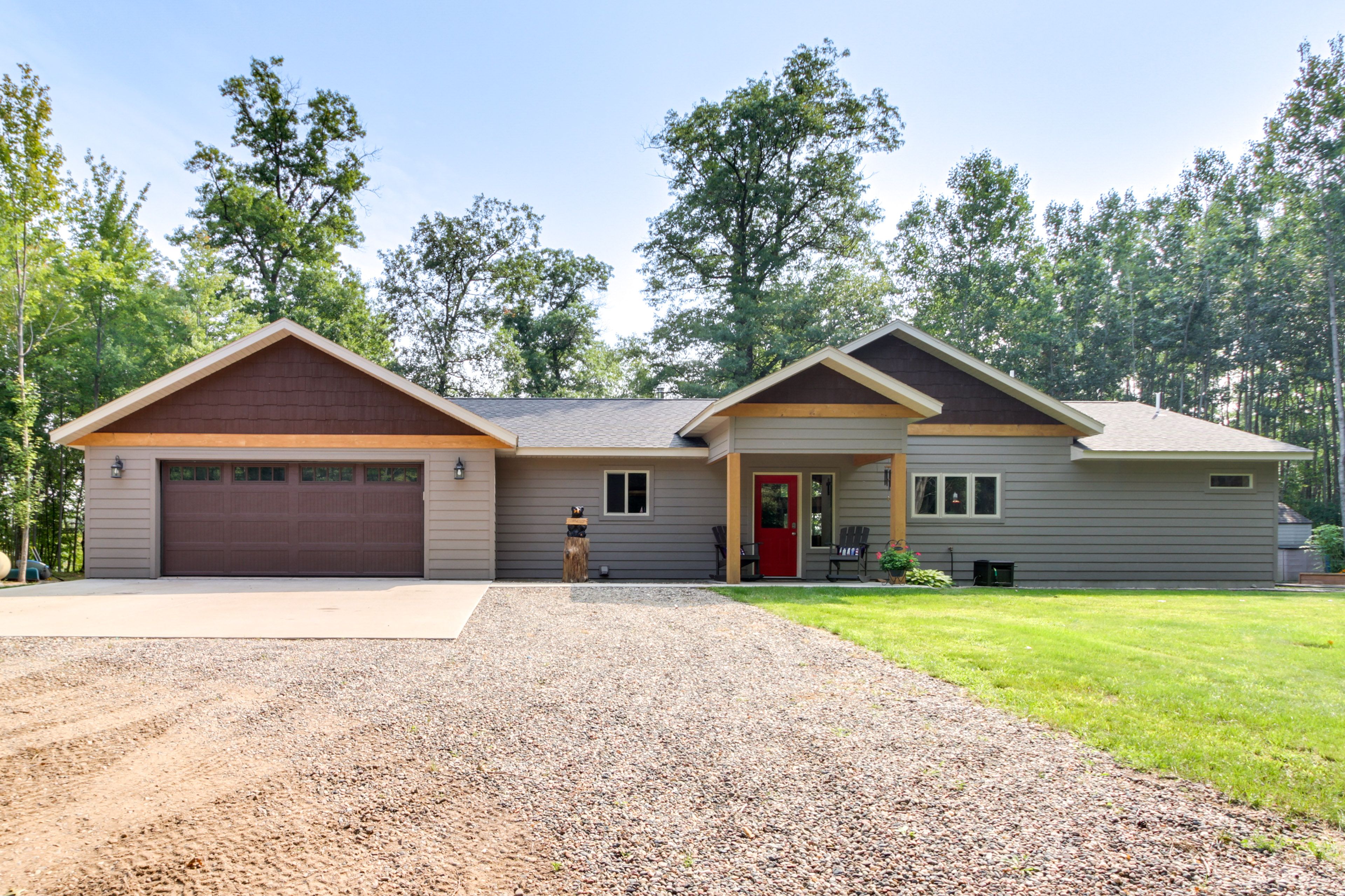 Parking | Driveway (2 Vehicles) | Garage (2 Vehicles) | Boat/Trailer Parking