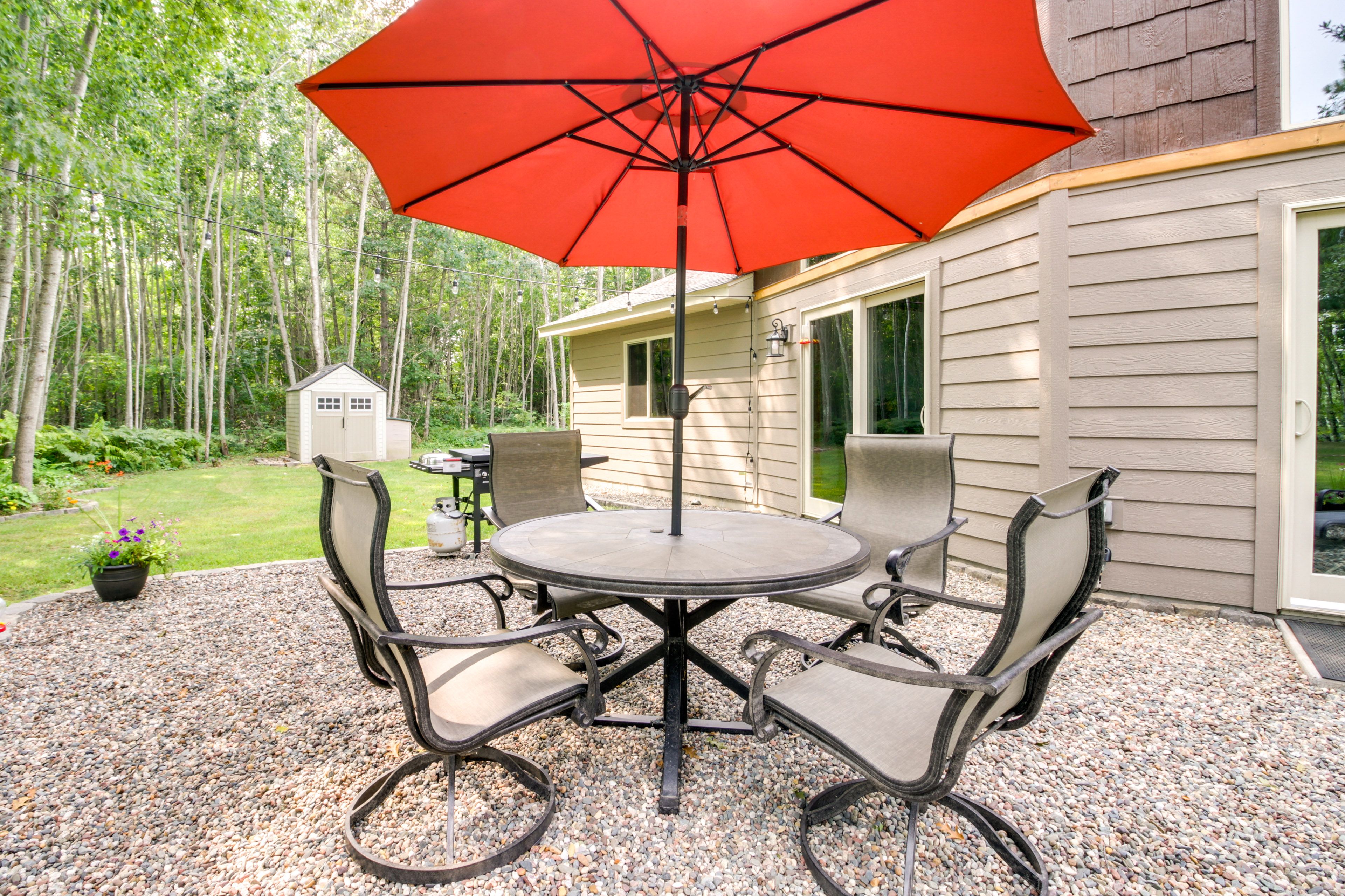 Outdoor Dining Area | Gas Grill