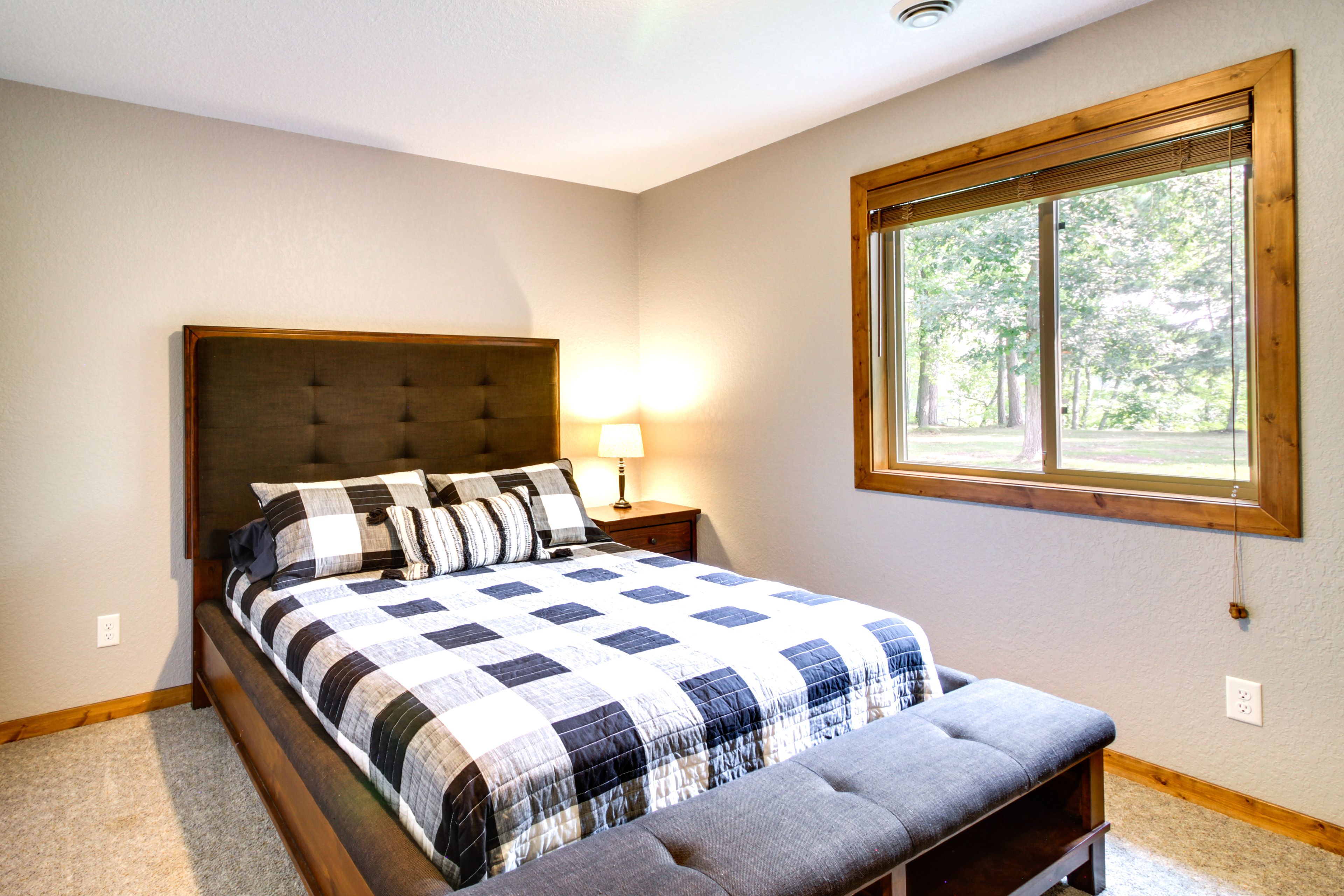 Bedroom 2 | Queen Bed