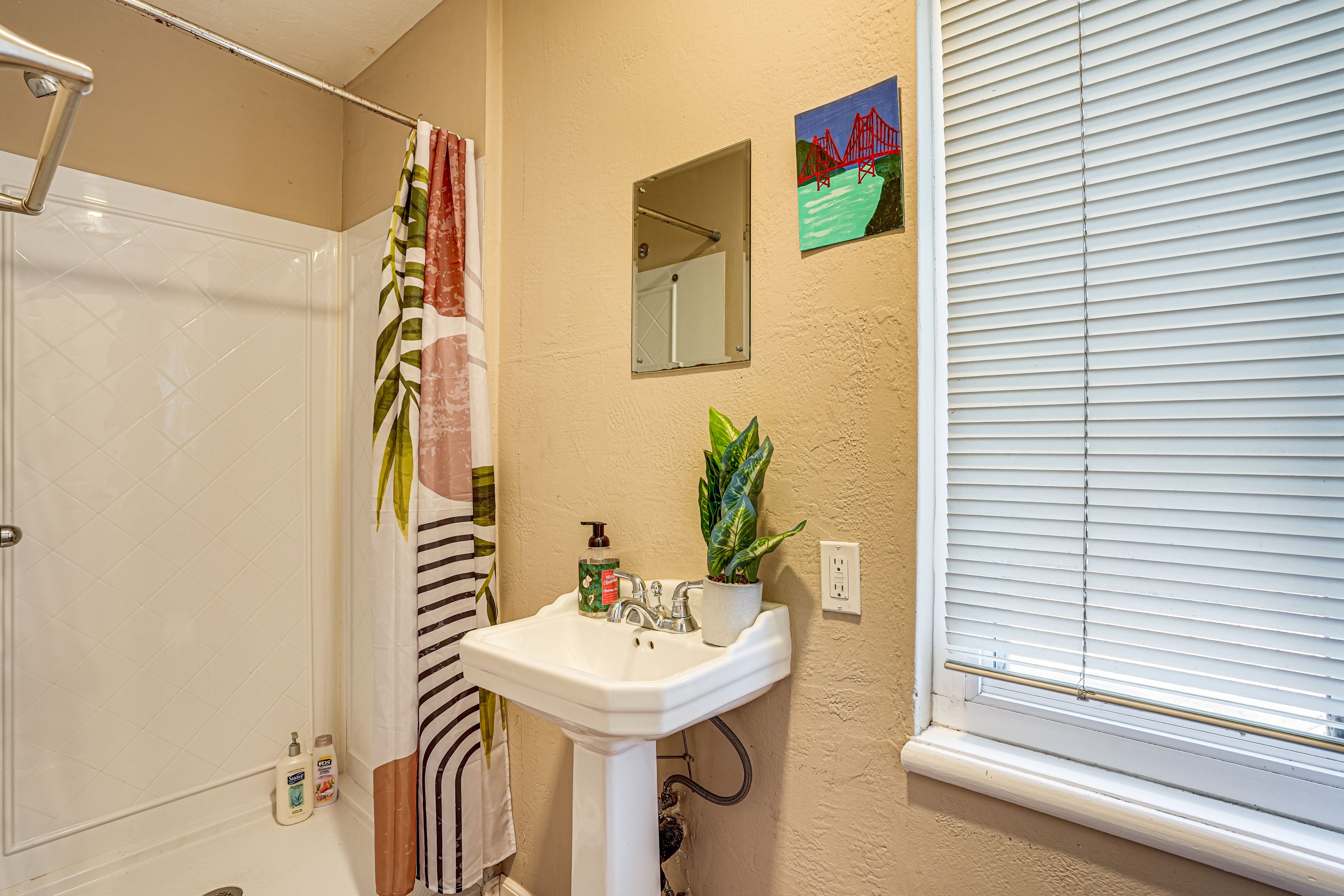 Full Bath | Complimentary Toiletries | Towels Provided