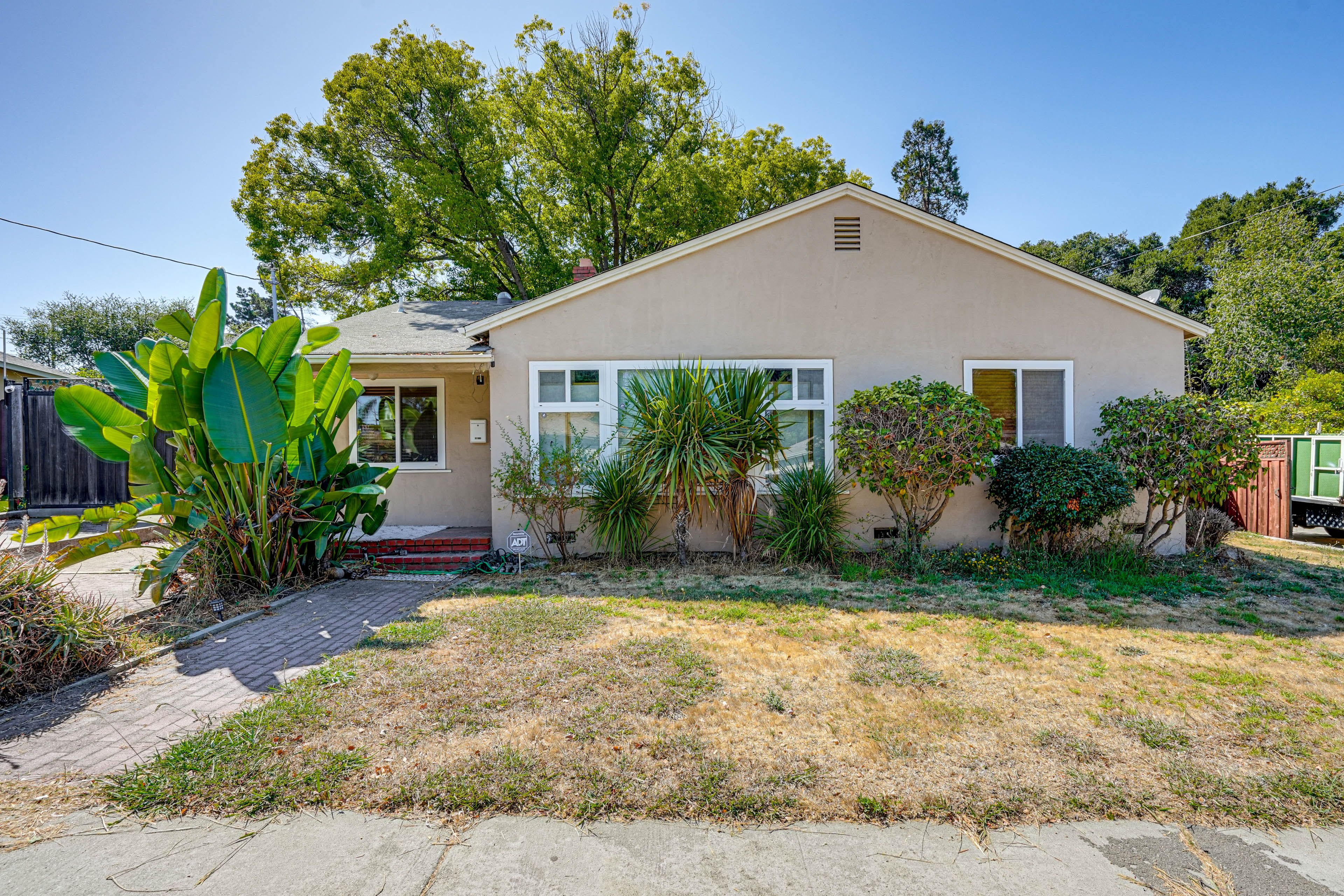 Main House Exterior | Studio Entrance in Back | Quiet Neighborhood