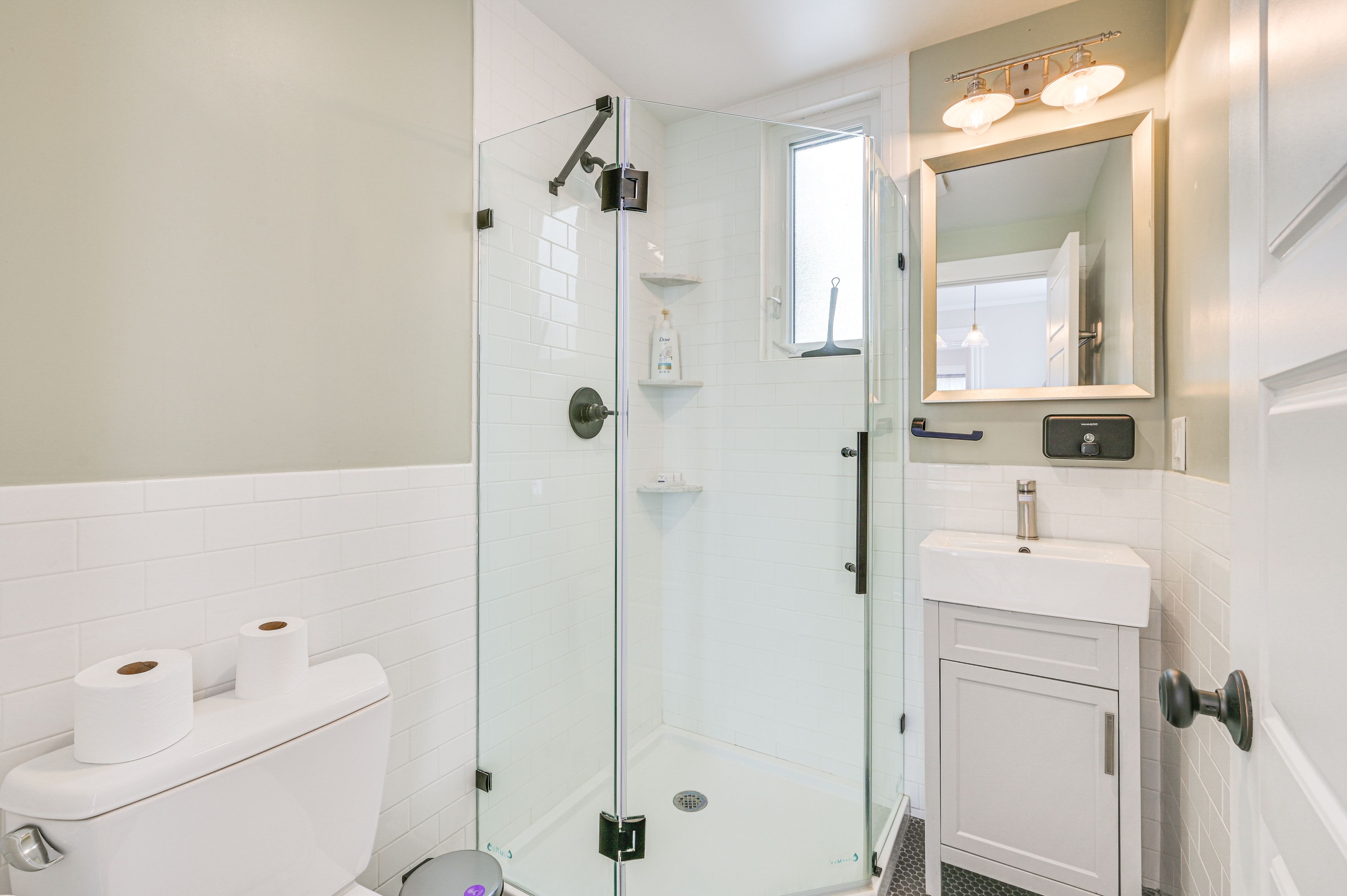 Full Bathroom | 1st Floor