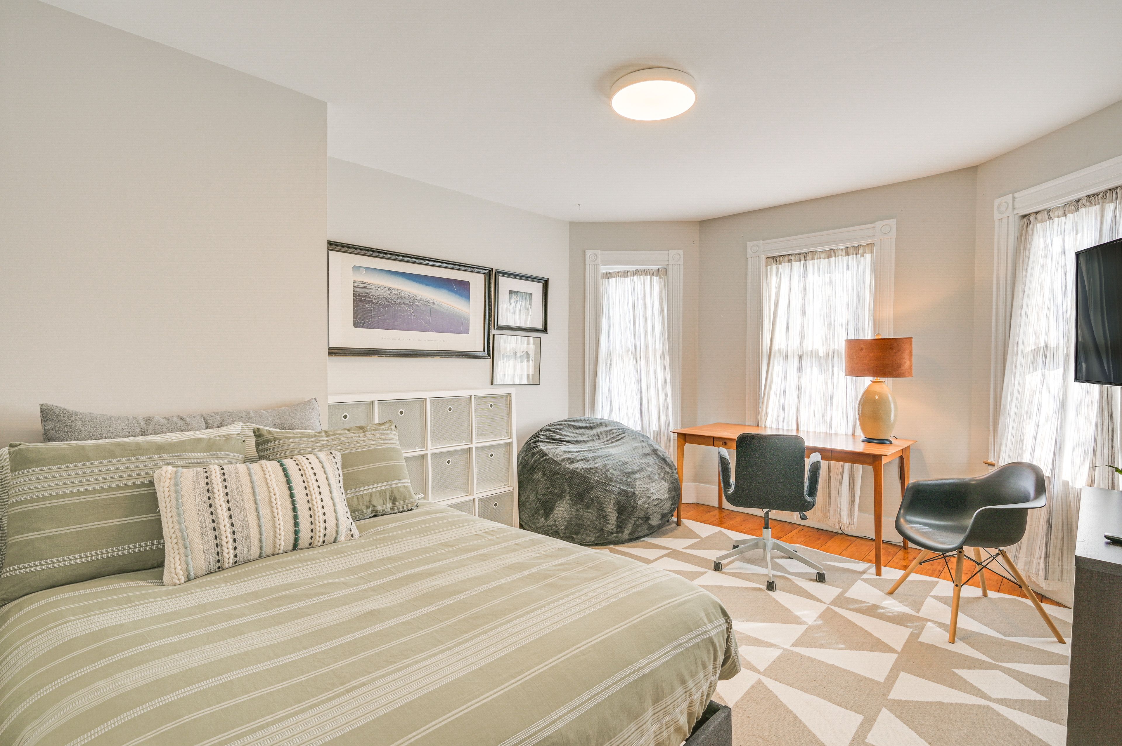 Bedroom 1 | King Bed | Workstation | Smart TV | 2nd Floor