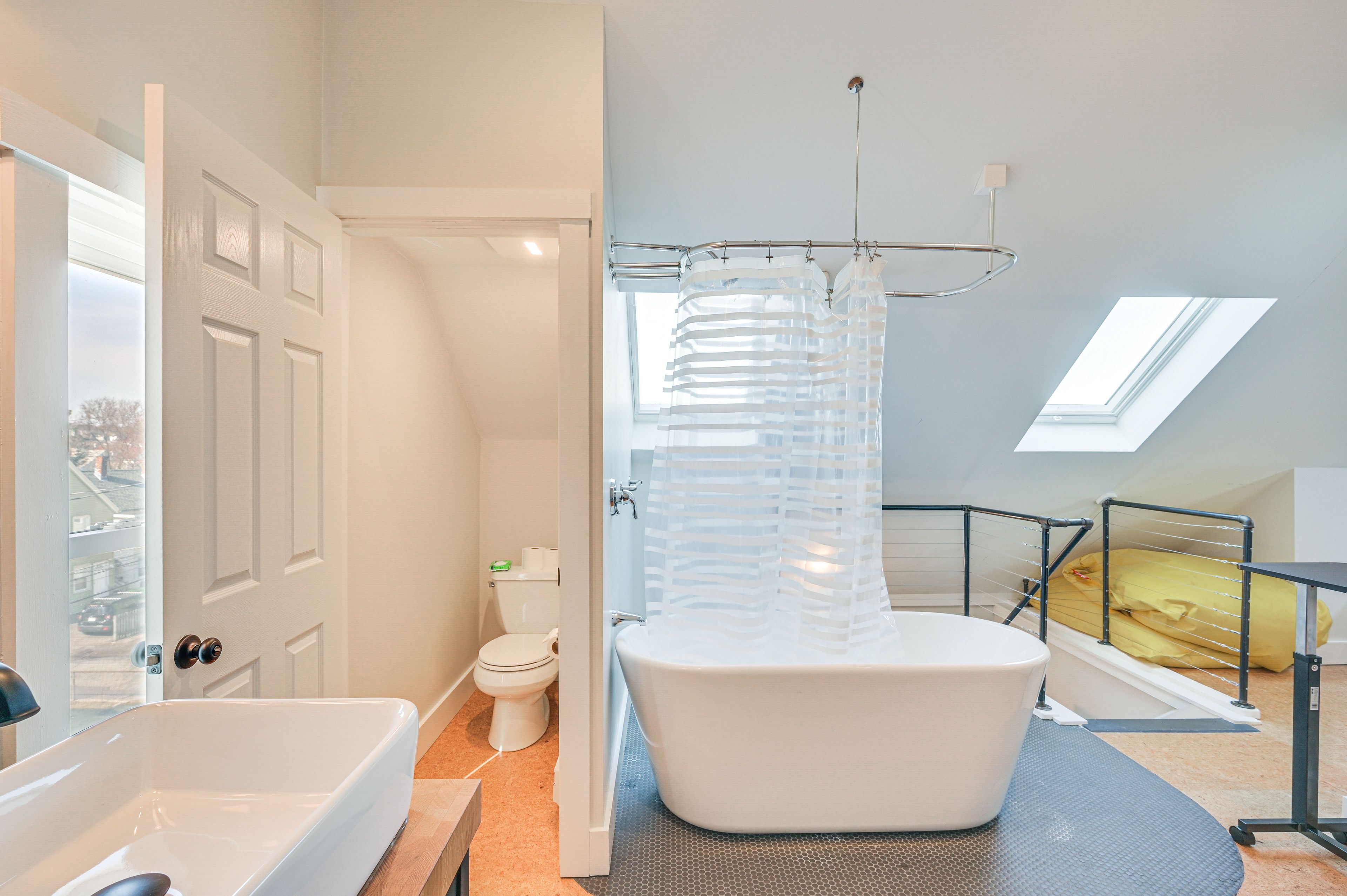Full Bathroom | Towels Provided | 3rd Floor