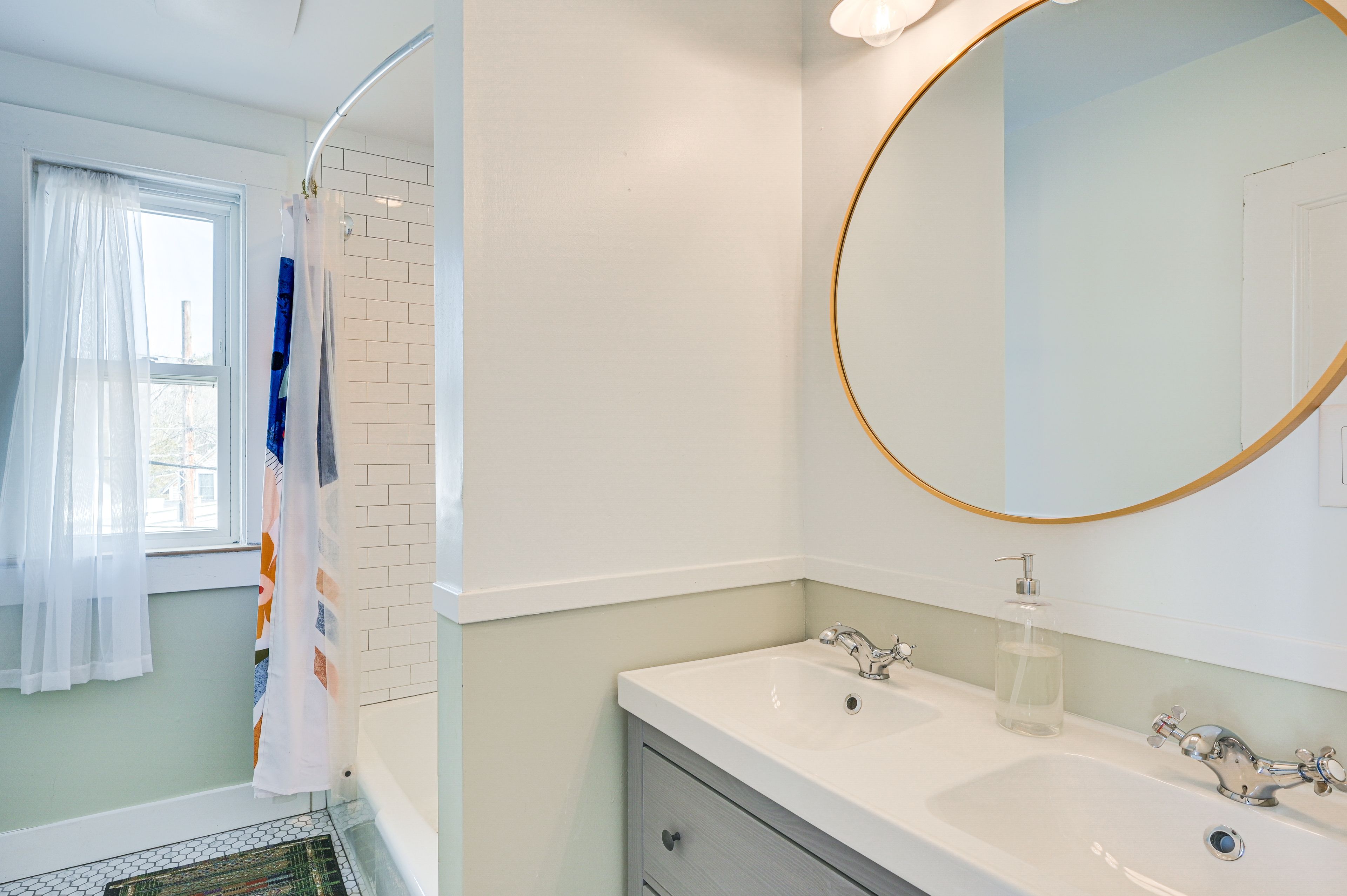 Full Bathroom | 2nd Floor