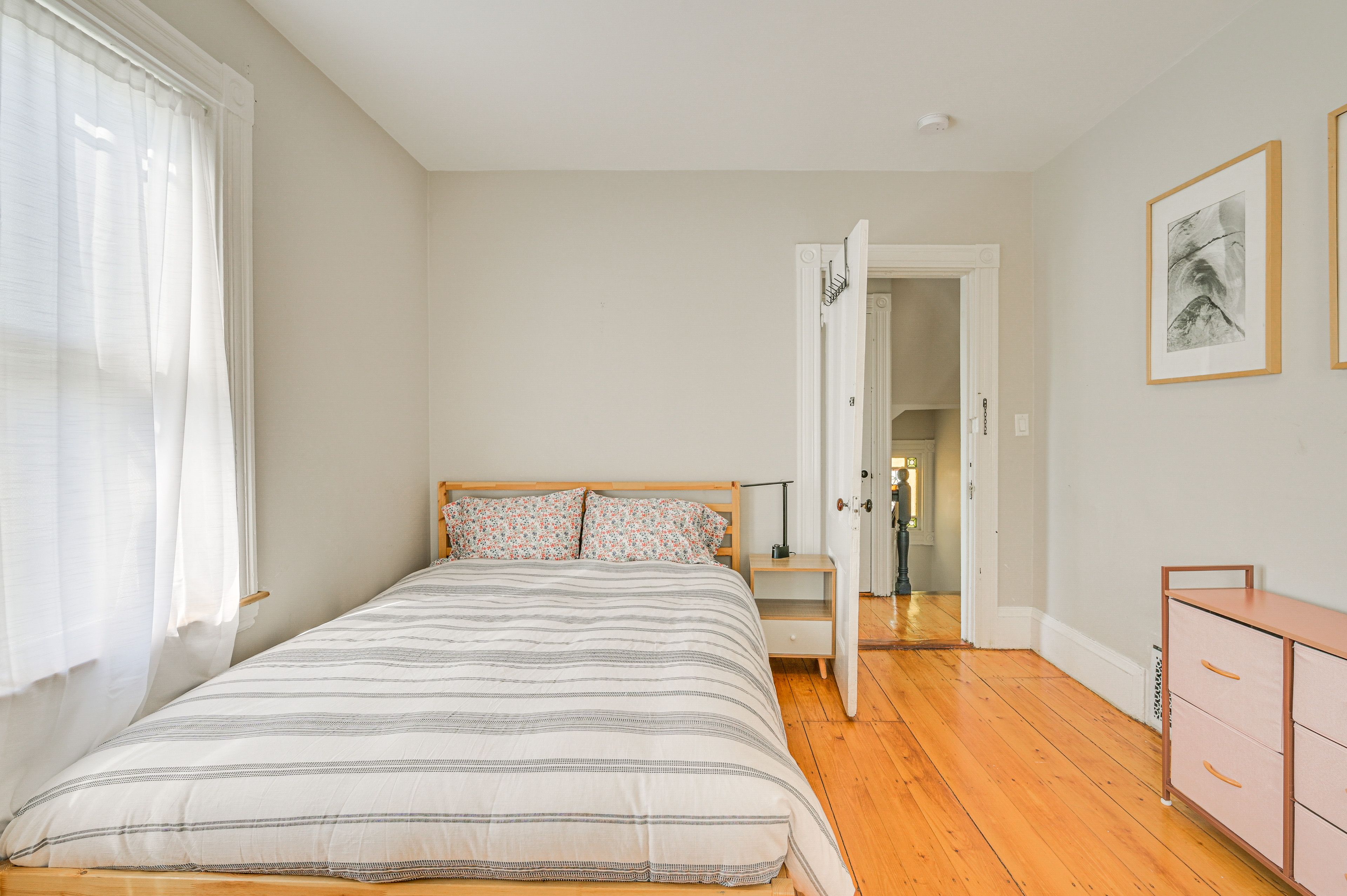 Bedroom 2 | Queen Bed | Workstation | 2nd Floor