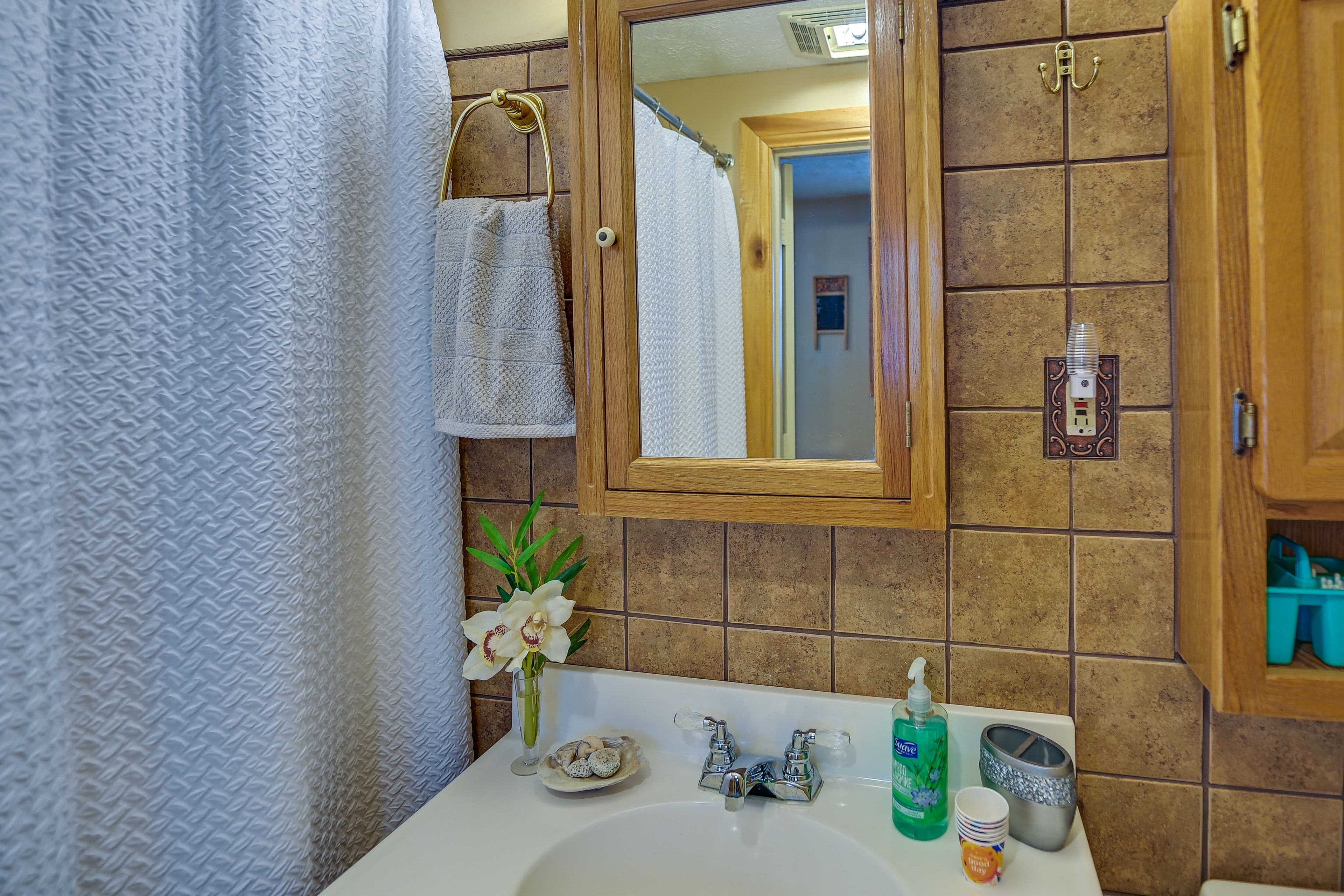 Full Bathroom | Complimentary Toiletries | Hair Dryer