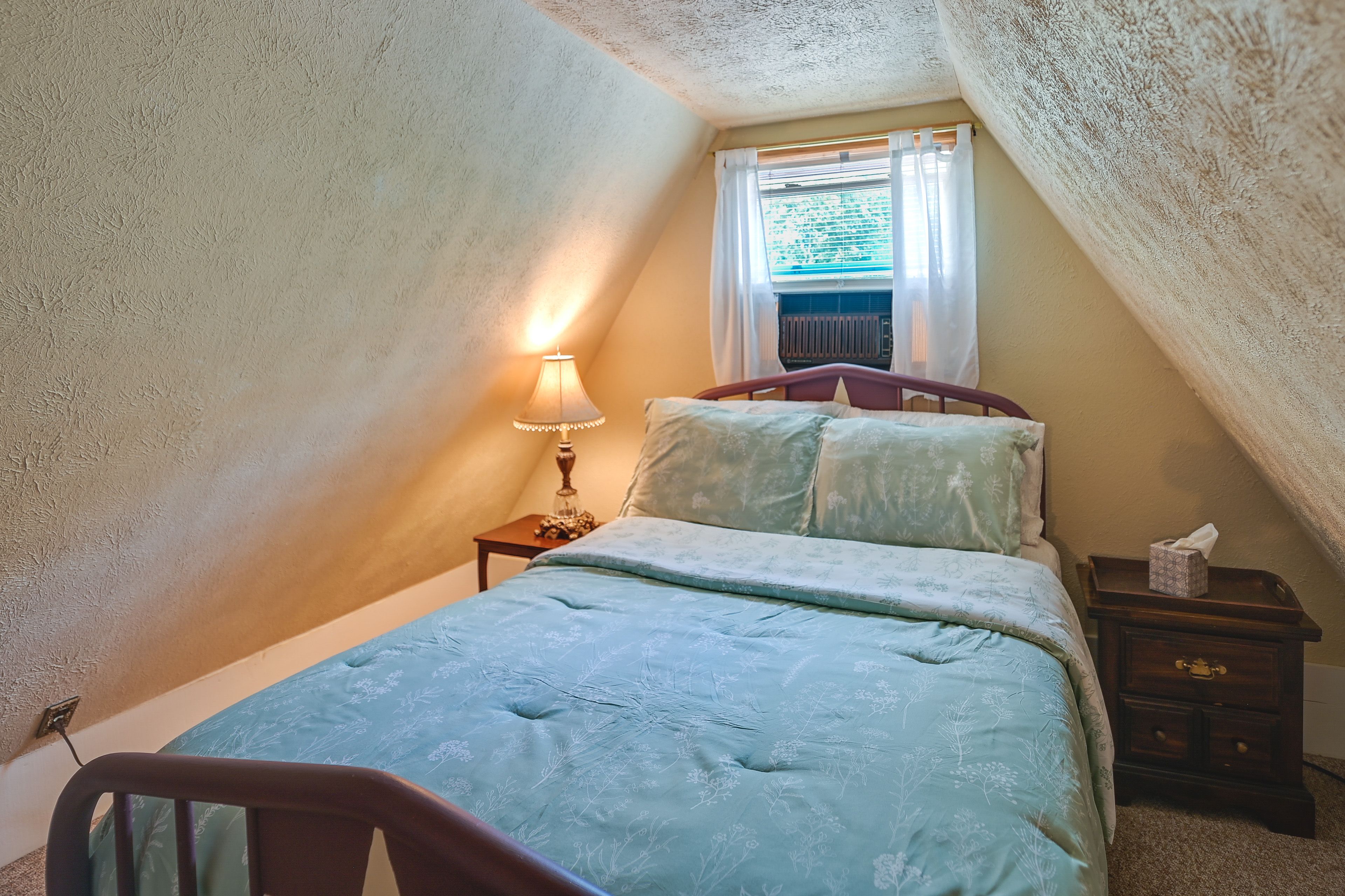 Bedroom 1 | Full Bed | 2 Twin Beds