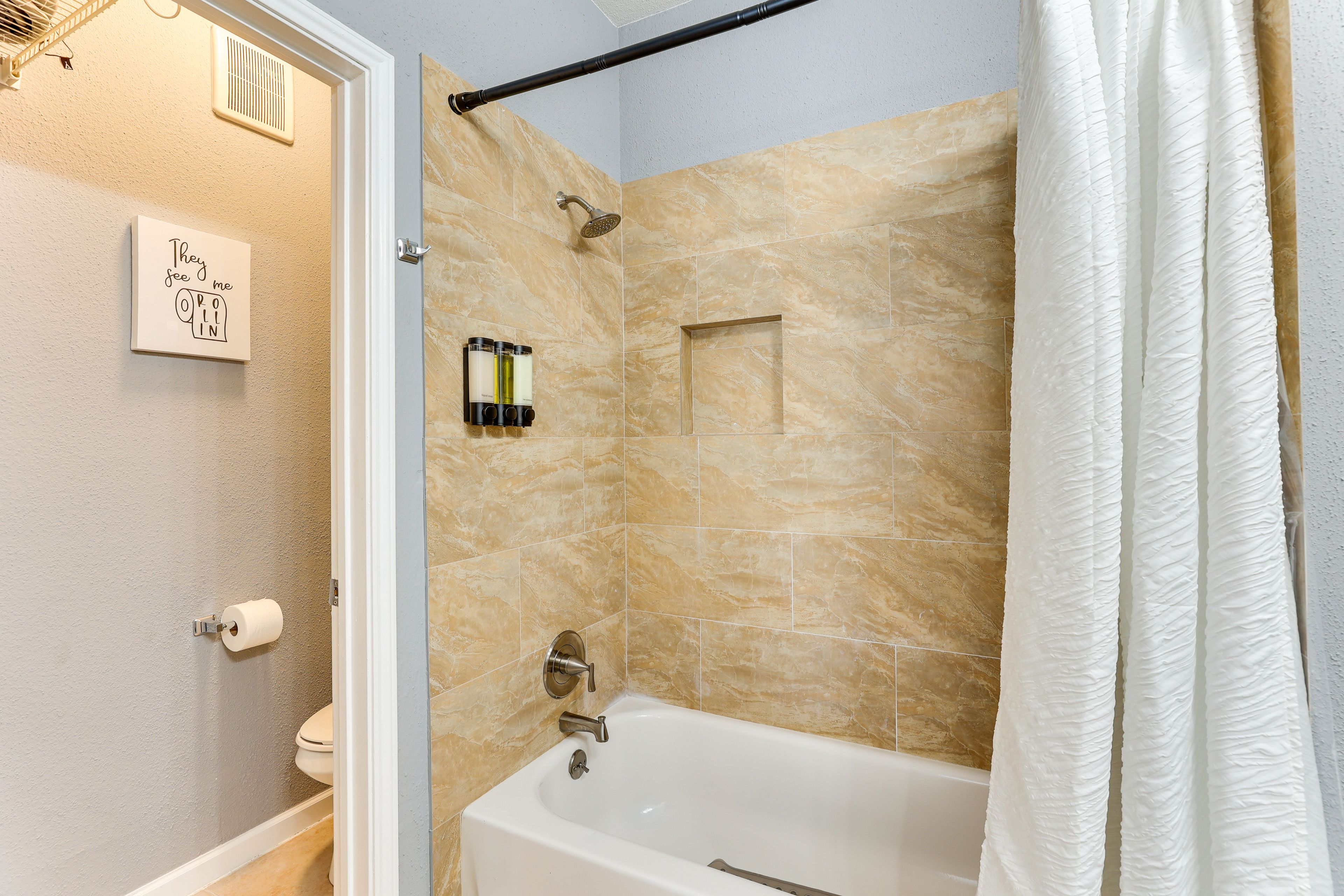 Full Bathroom | Shower/Tub Combo | Complimentary Toiletries