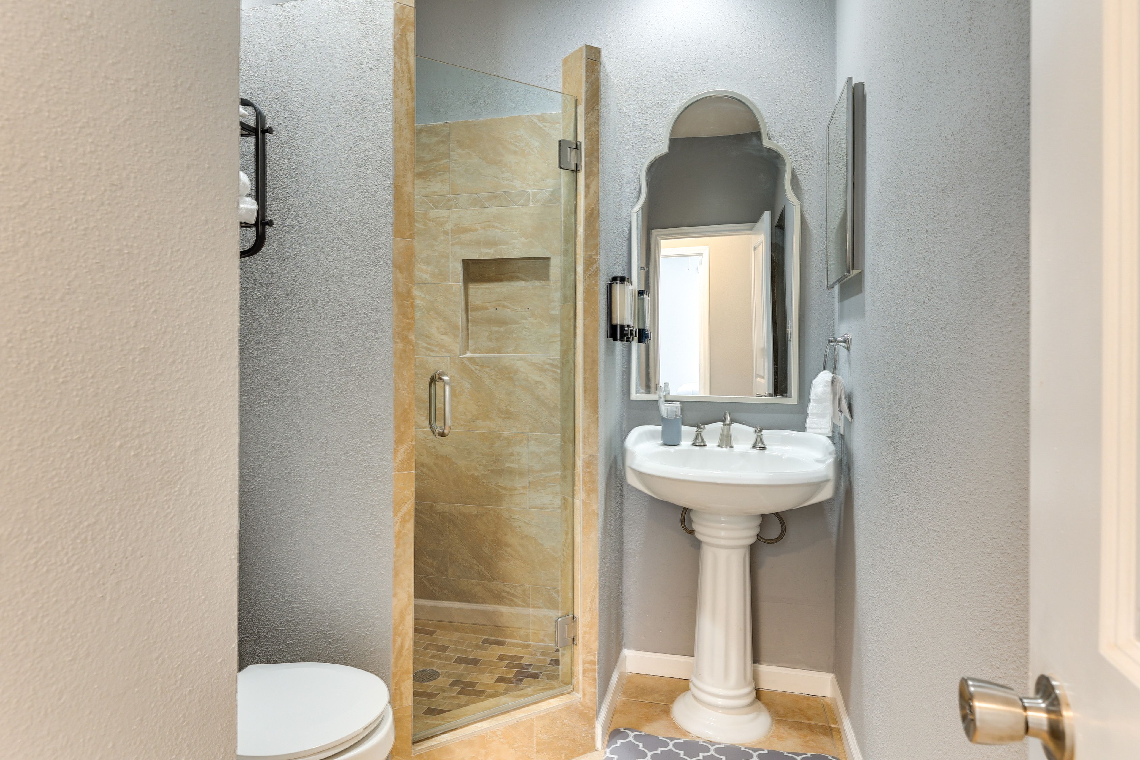 Full Bathroom | Towels Provided | Hair Dryer