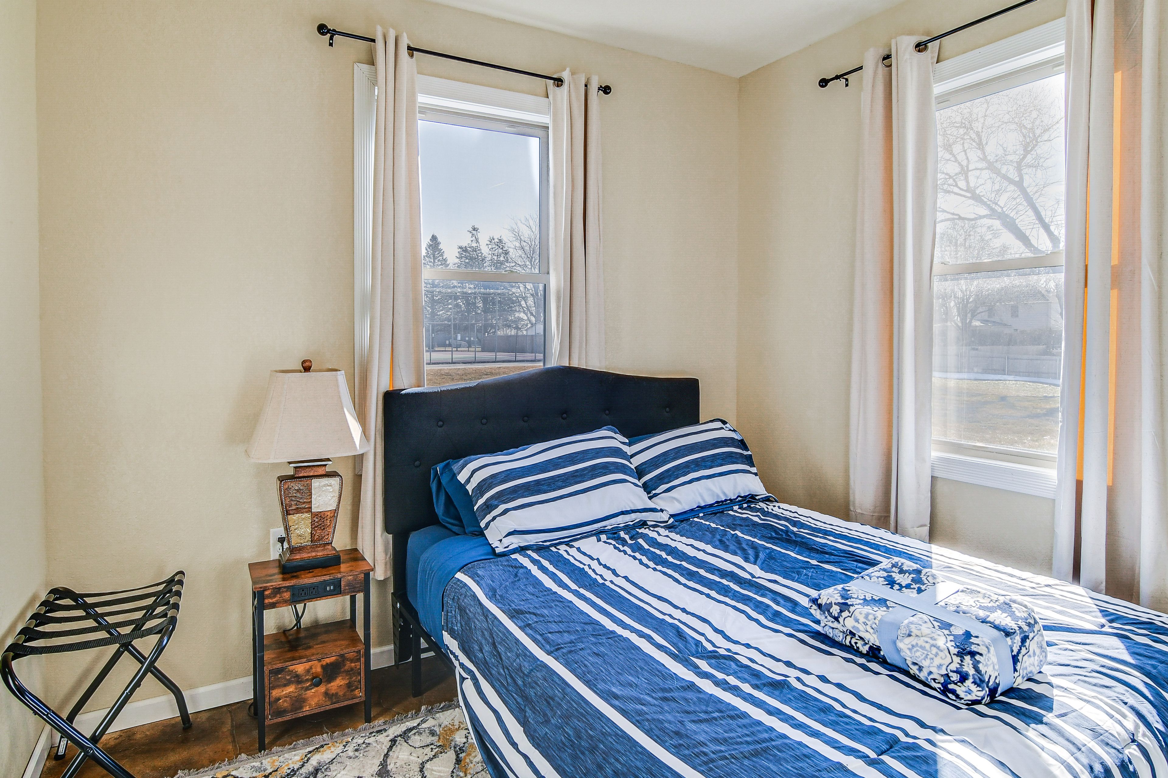 Bedroom 2 | Queen Bed