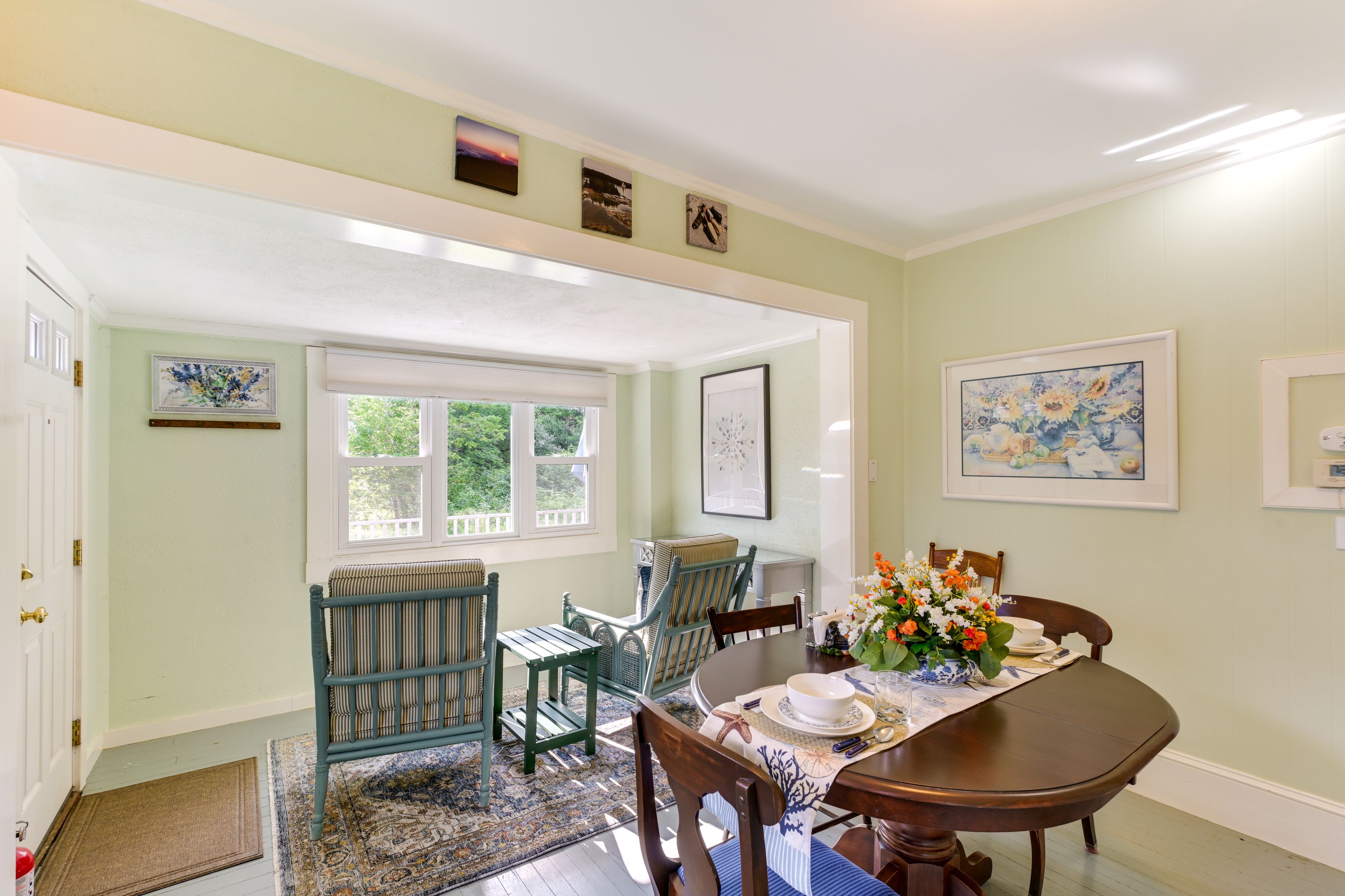 Dining/Sitting Area