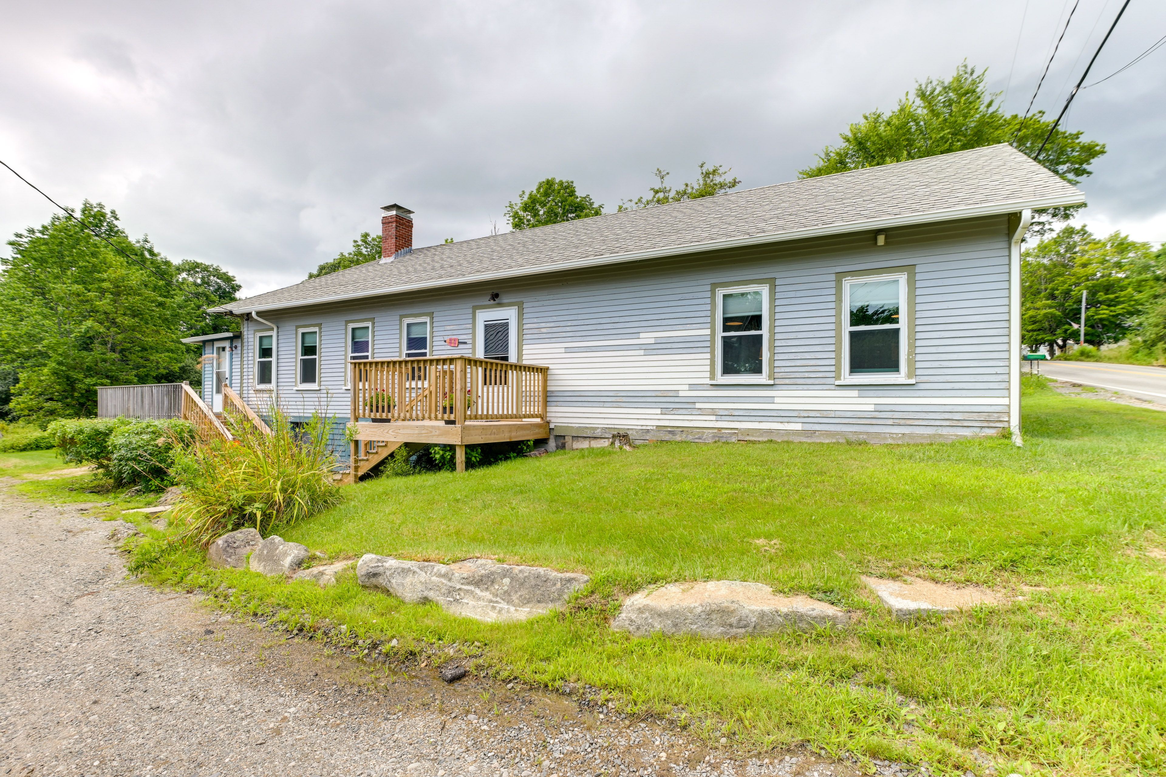 Exterior | Gravel Driveway (1 Vehicle)