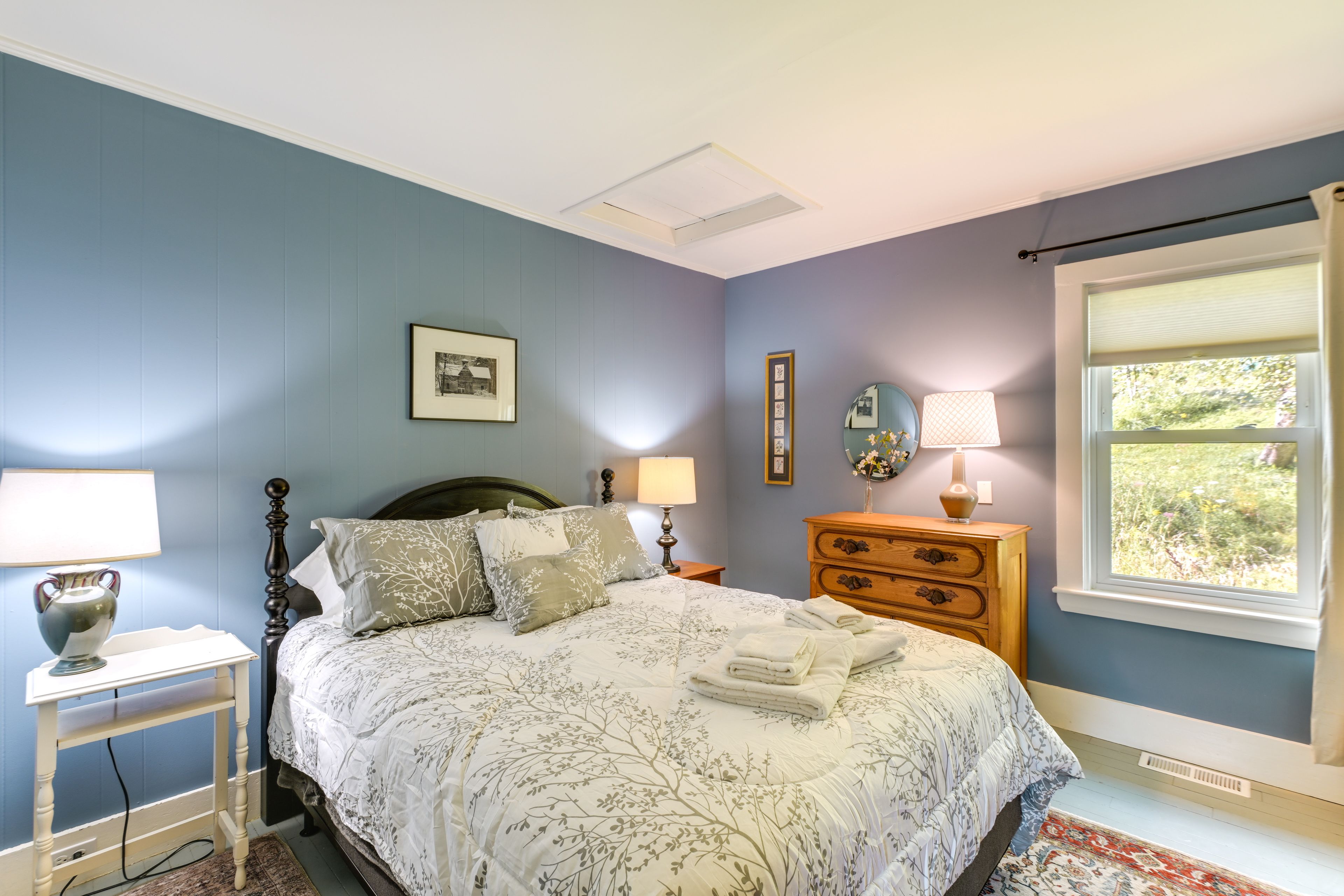 Bedroom | Queen Bed
