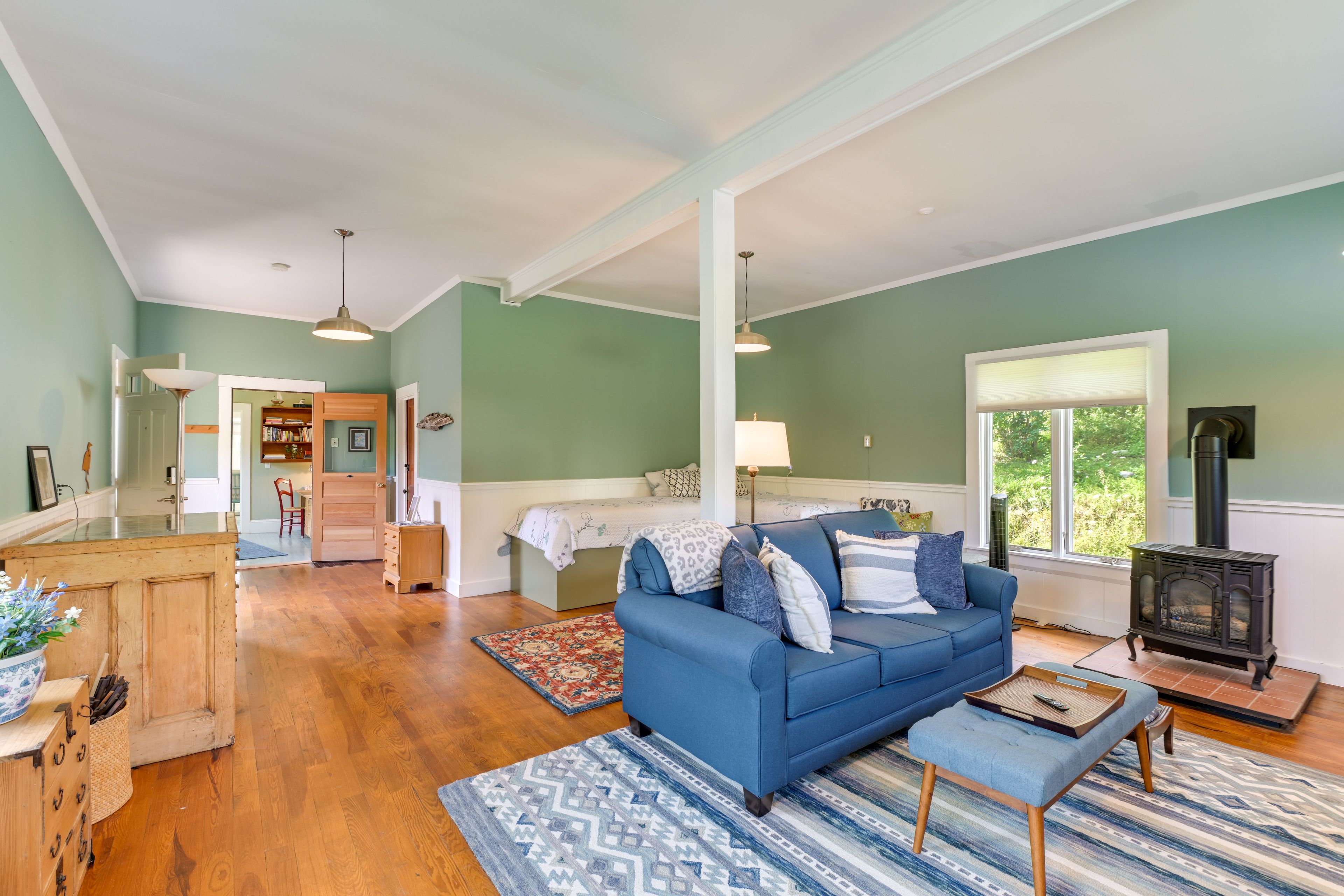 Living Room | Free WiFi | 2 Twin Daybeds | Gas Stove Not Available
