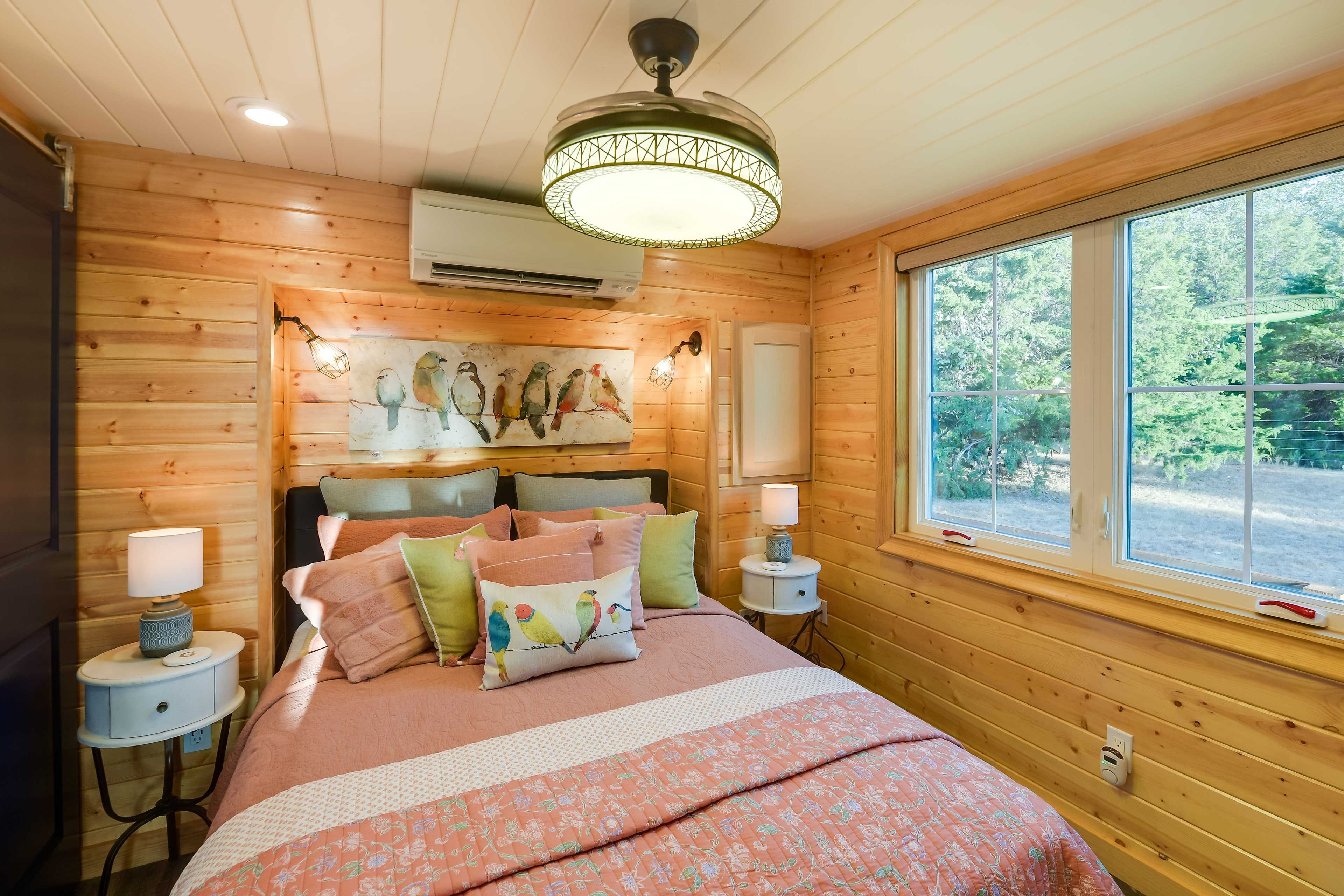 Bedroom | Full Bed | Linens & Towels Provided
