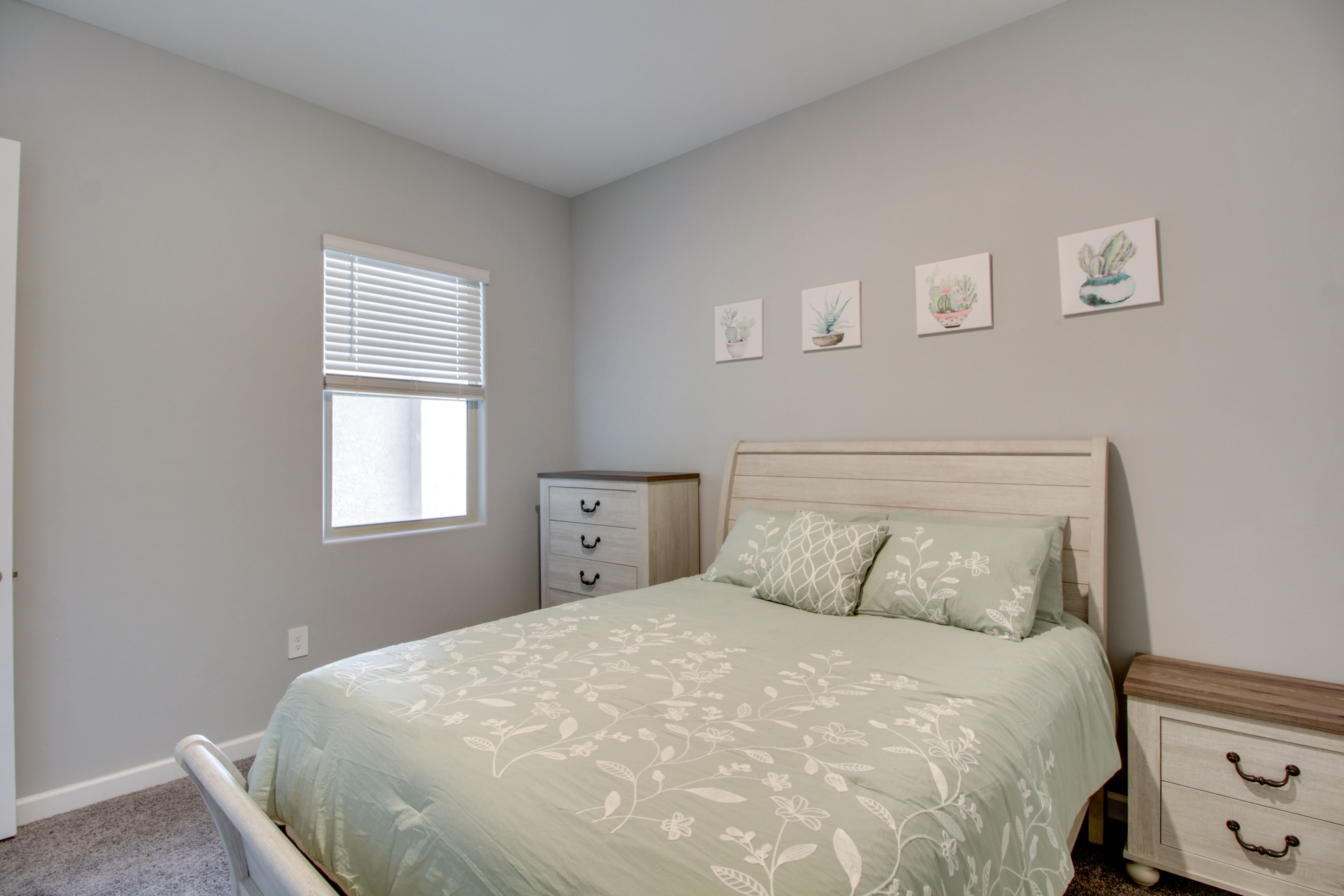 Bedroom 3 | Queen Bed