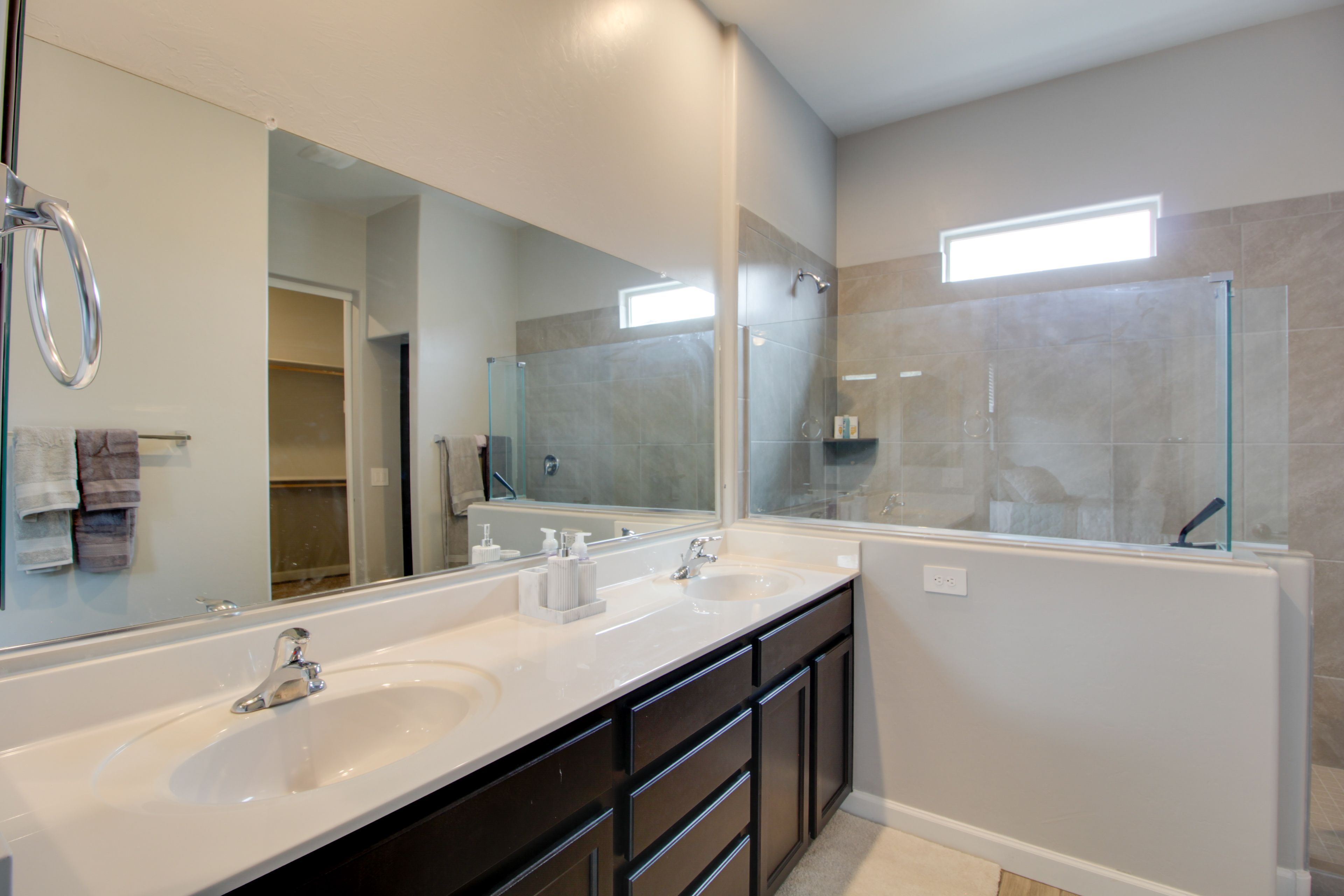 Full Bathroom | Towels Provided | Walk-In Closet