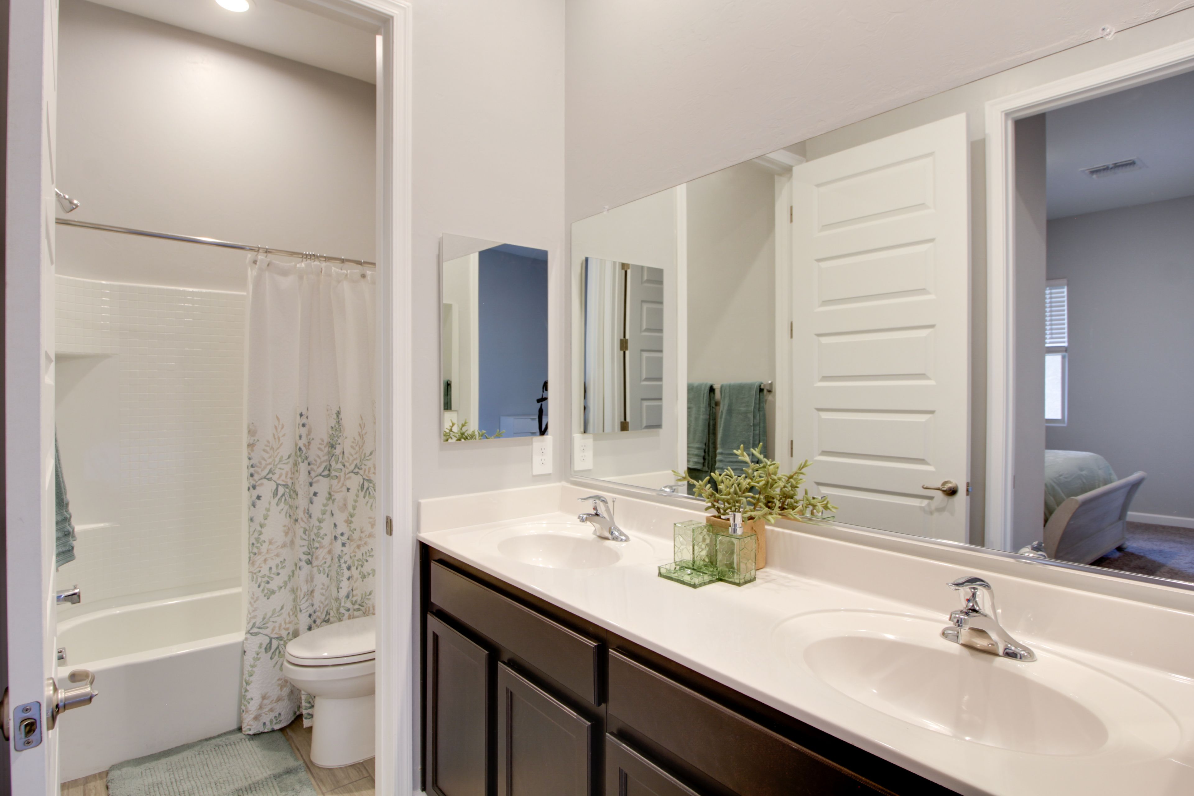 Full Bathroom | Complimentary Toiletries