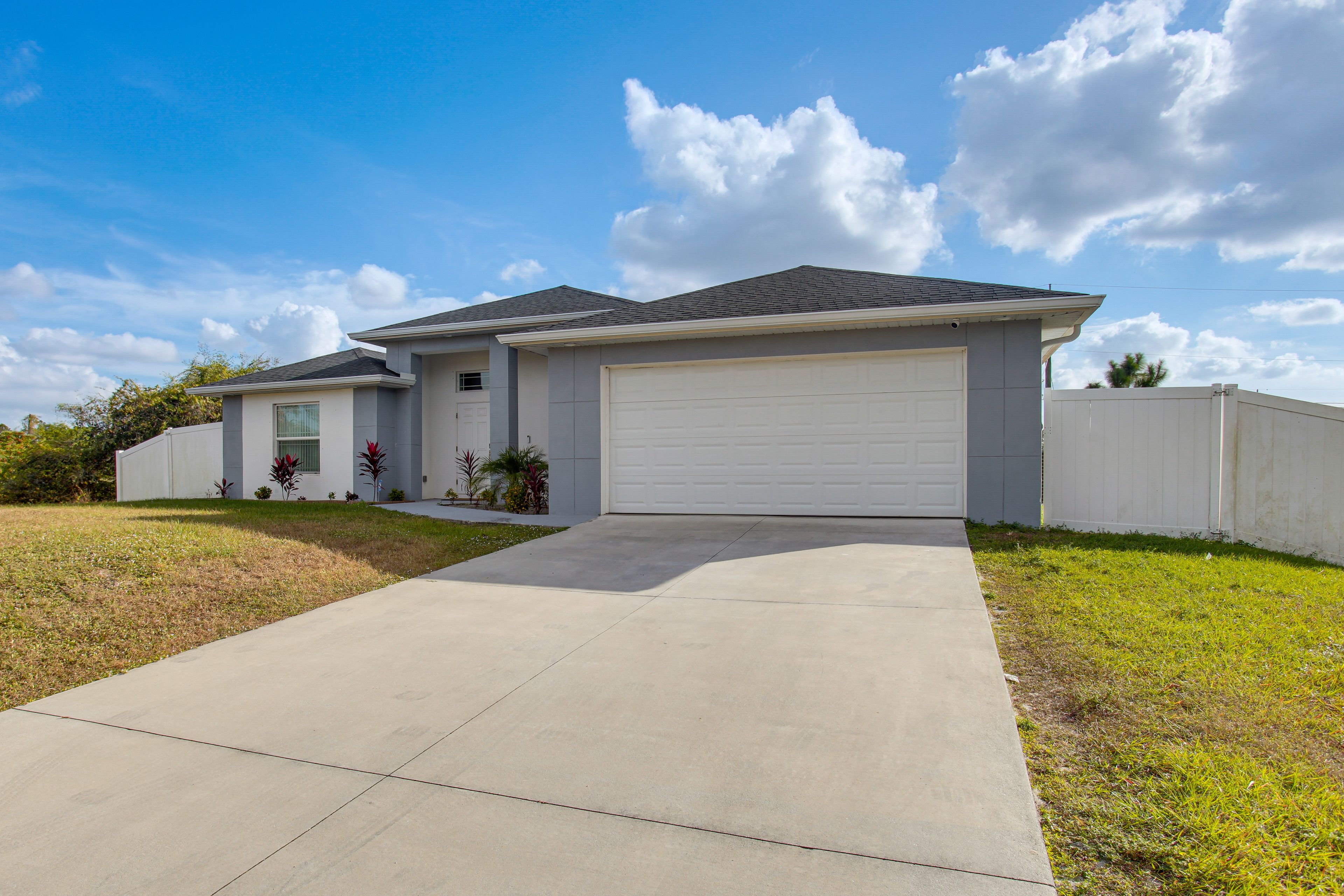Parking | Garage (2 Vehicles) | Driveway (2 Vehicles) | Free Street Parking