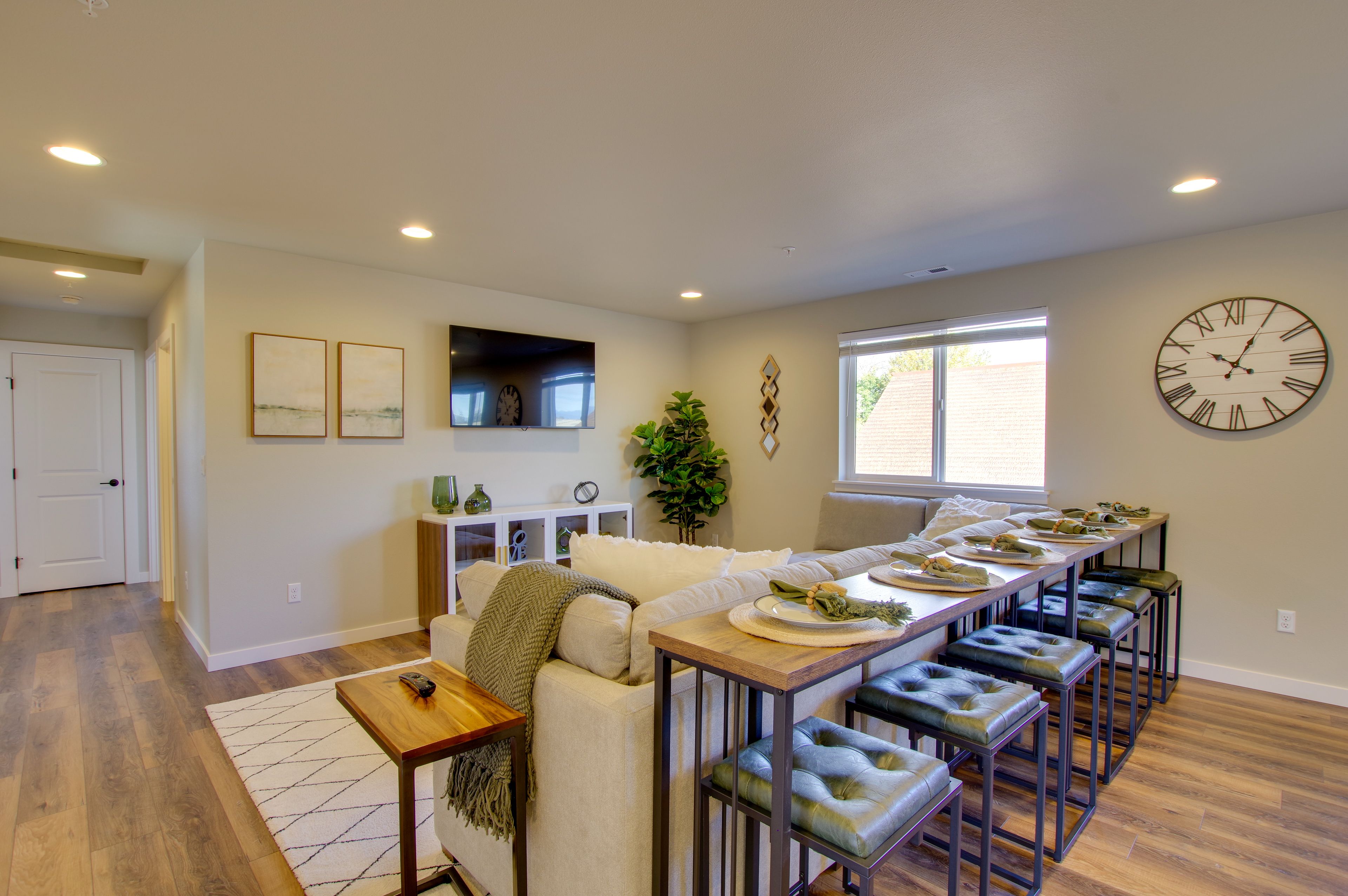 Living Room | 2nd Floor | Smart TV
