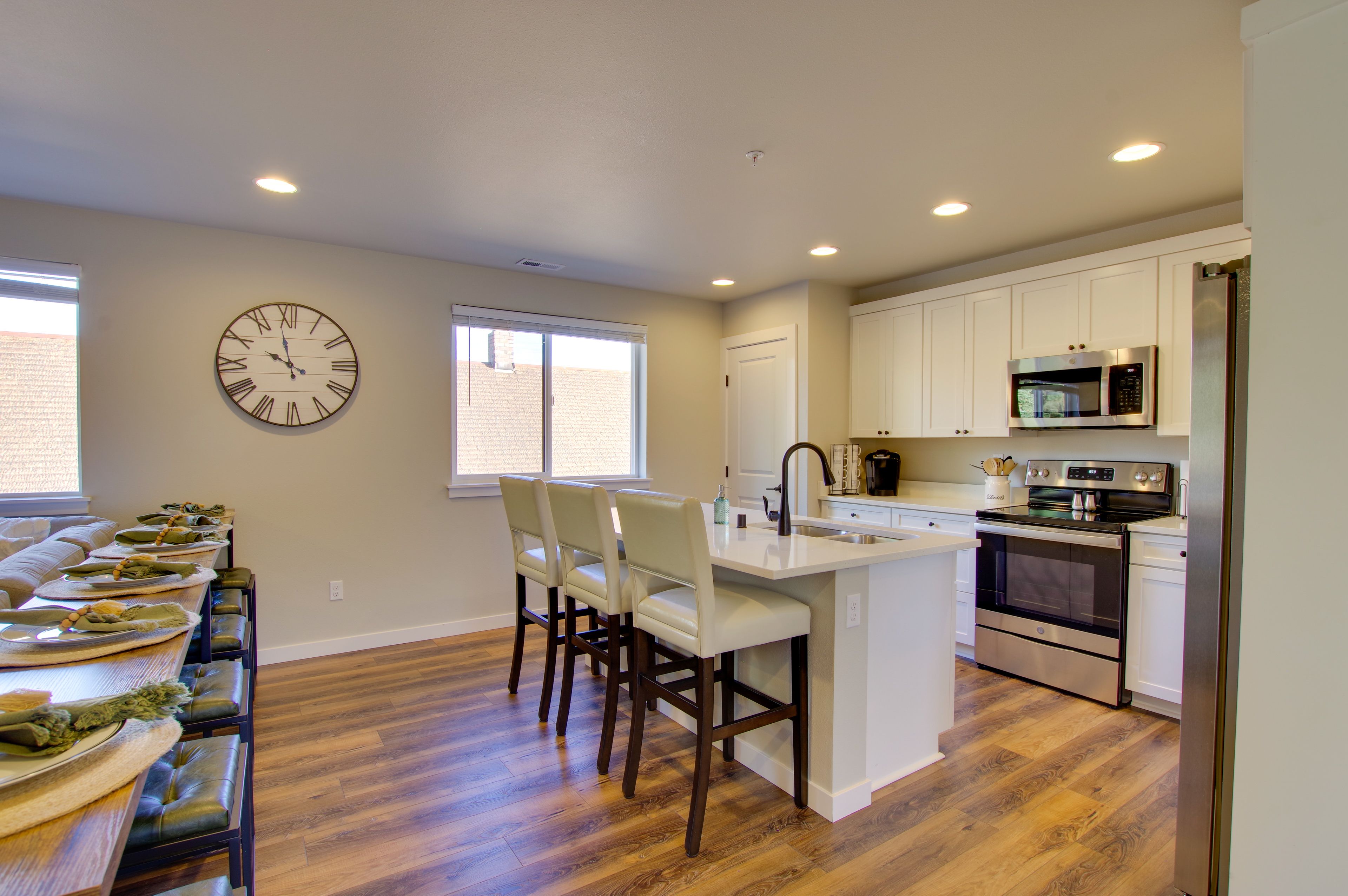 Dining Area | Dishware/Flatware | Trash Bags/Paper Towels