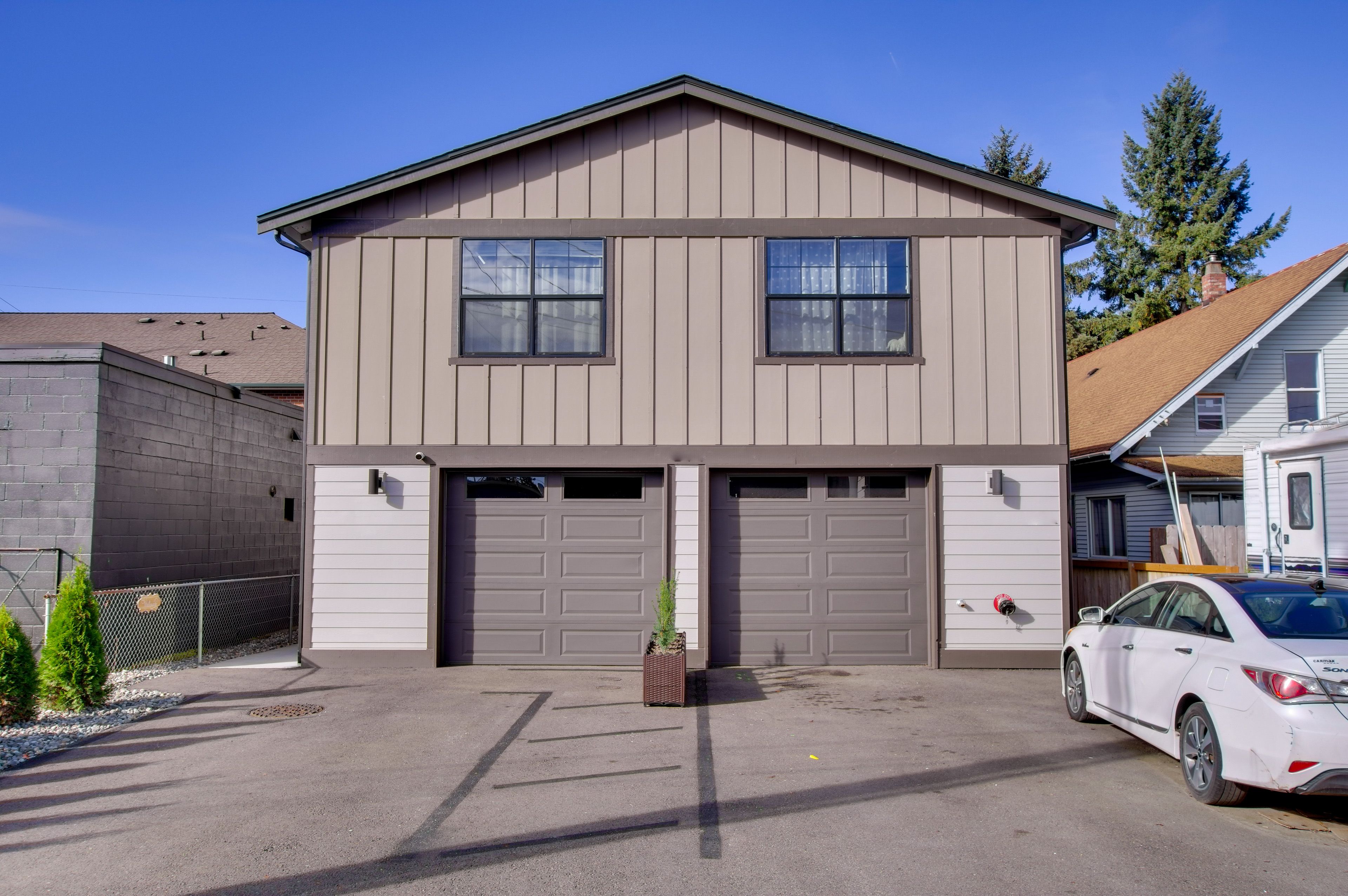 Parking | Garage (1 Vehicle) | Shared Driveway (2 Vehicles)