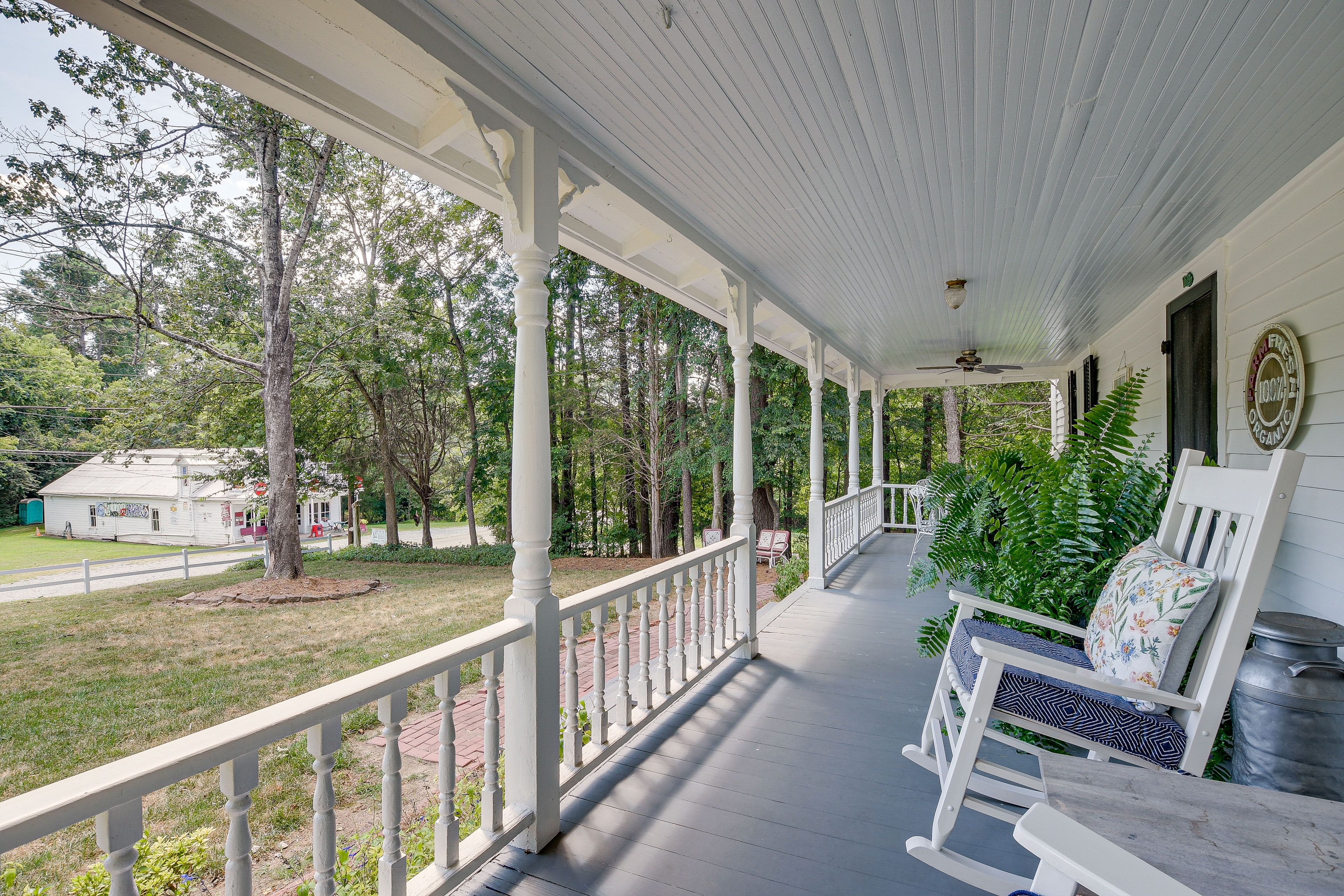 Front Porch | Outdoor Dining Area | Rocking Chairs | Ceiling Fan