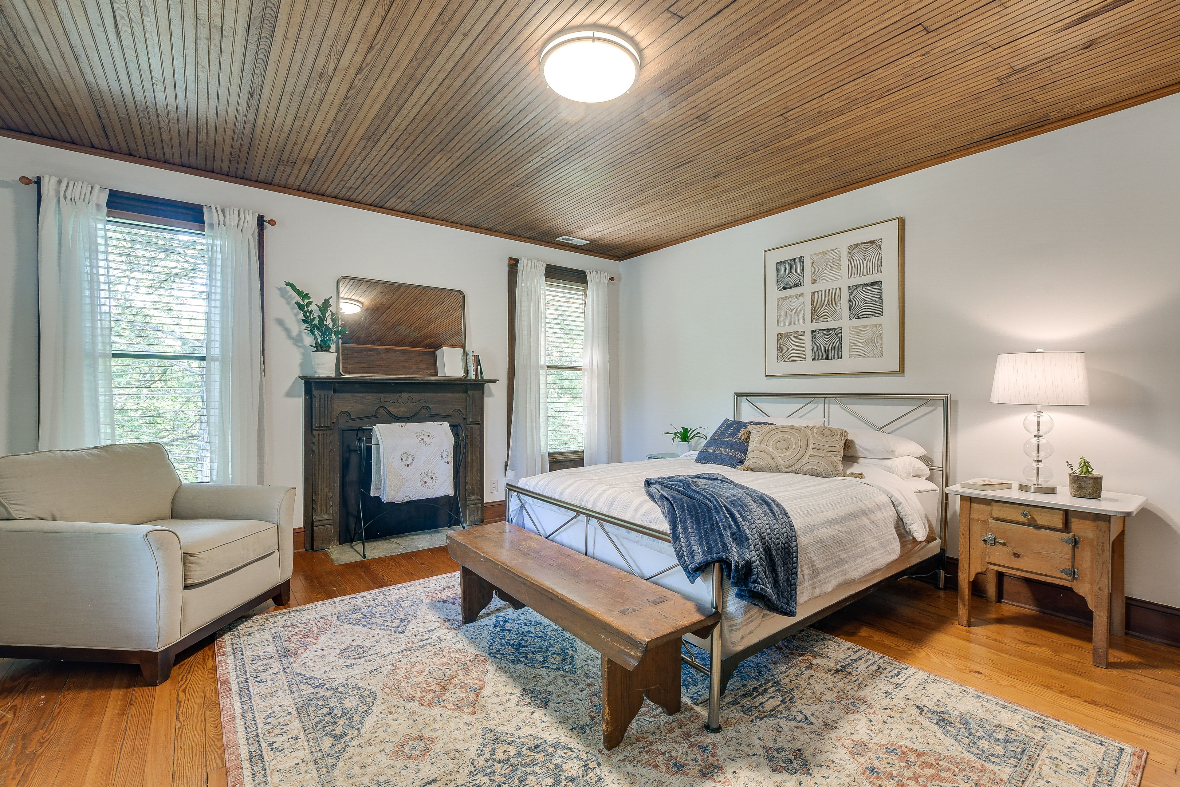 Bedroom 2 | Queen Bed