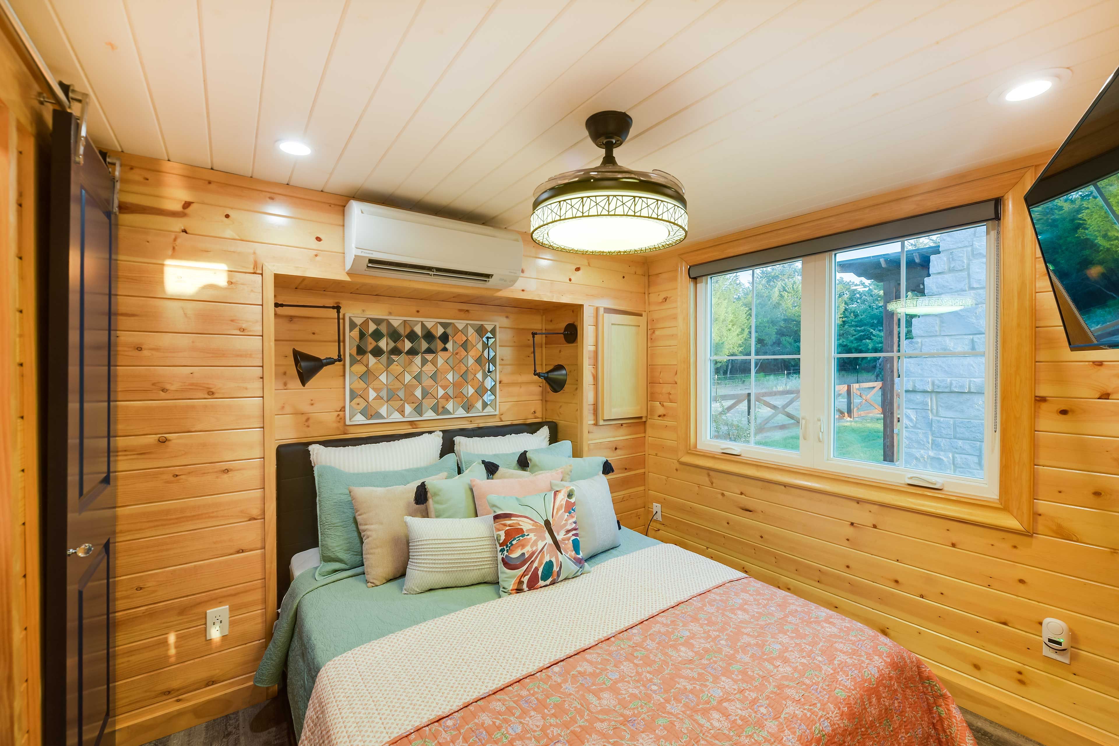 Bedroom | Full Bed | Linens & Towels Provided