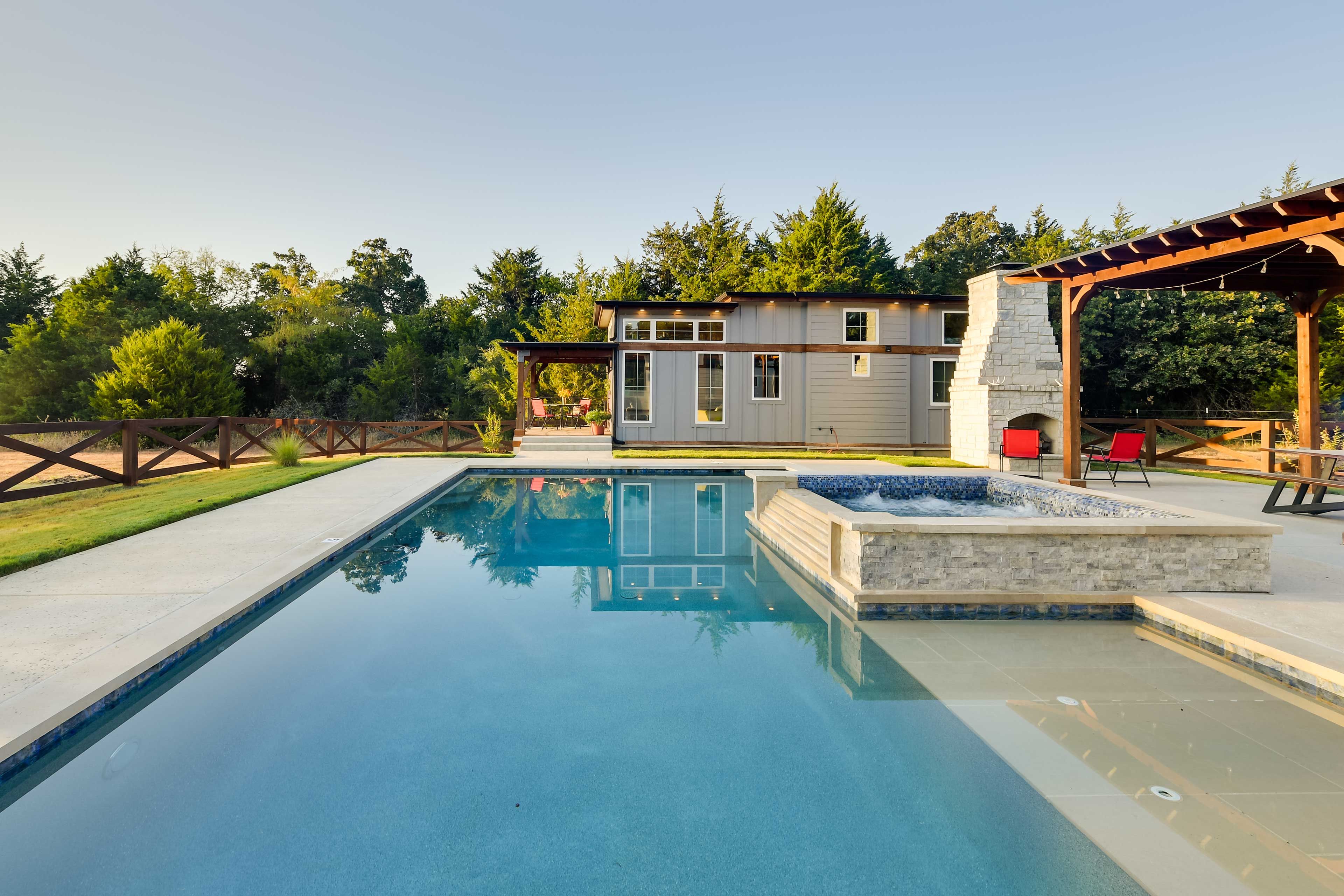 Shared Pool & Hot Tub