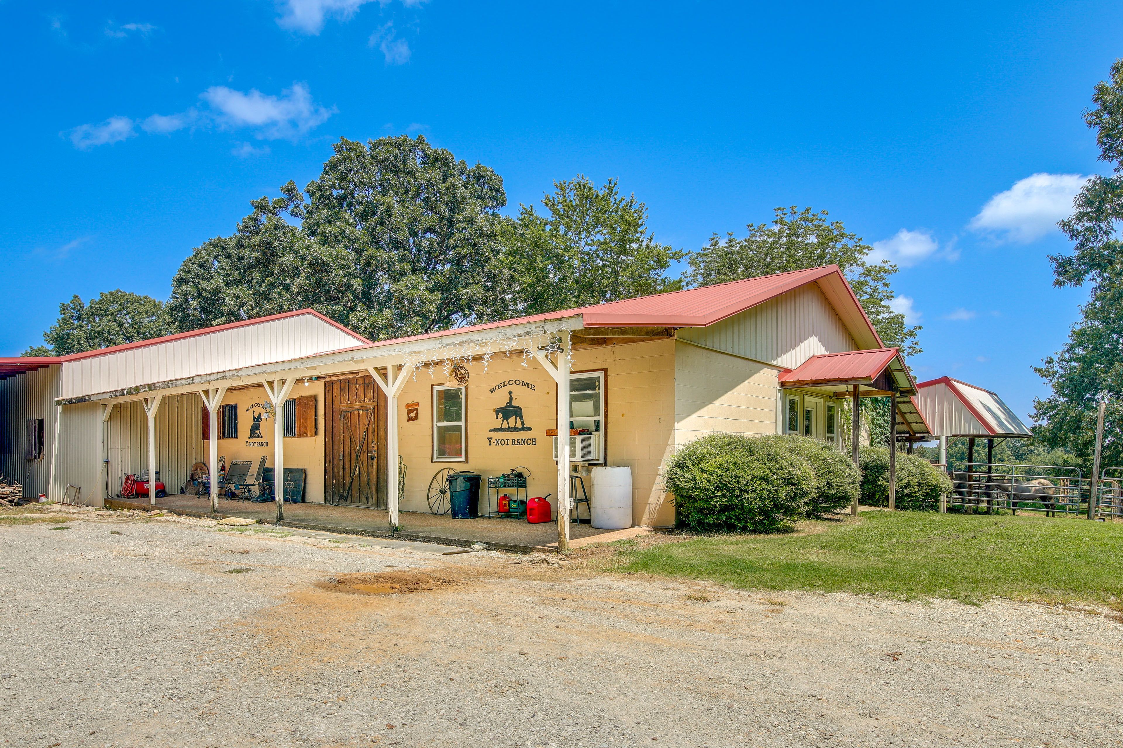 Parking | Carport (1 Vehicle) | Driveway (3 Vehicles)