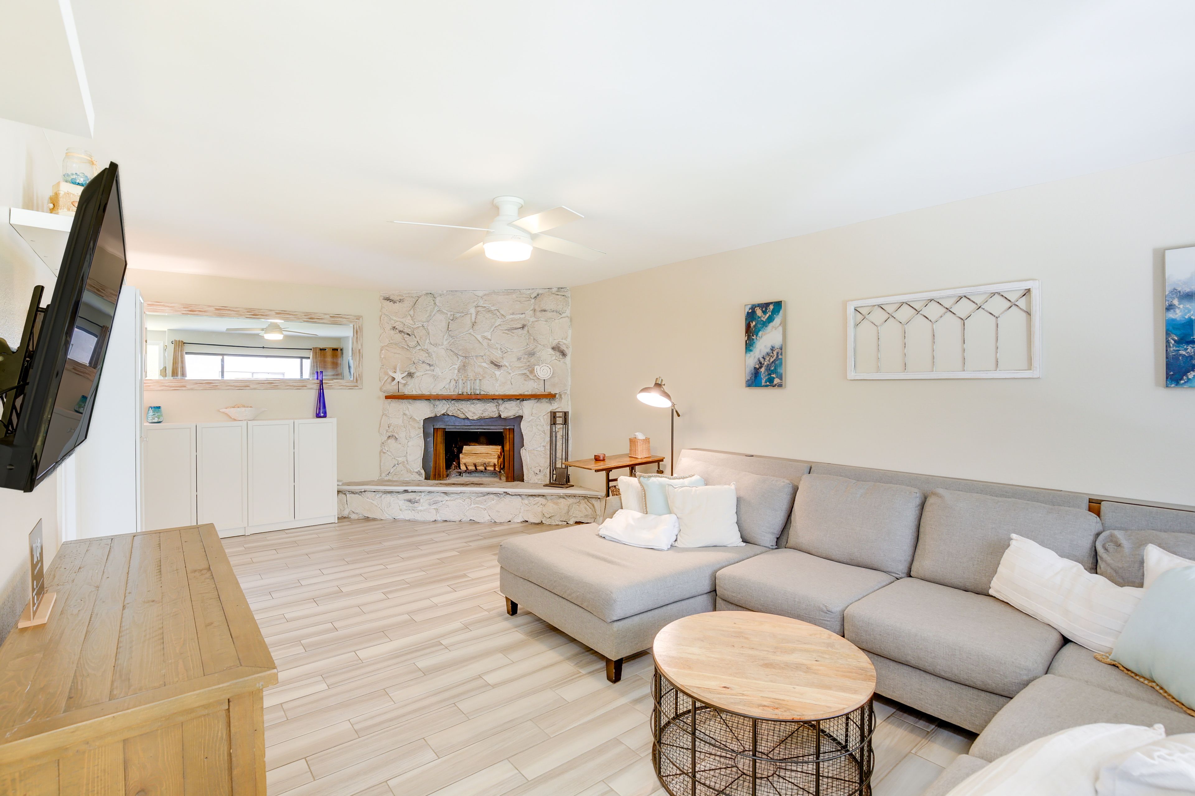 Living Room | 1st Floor | Smart TV | Free WiFi | Portable Fans & Space Heaters