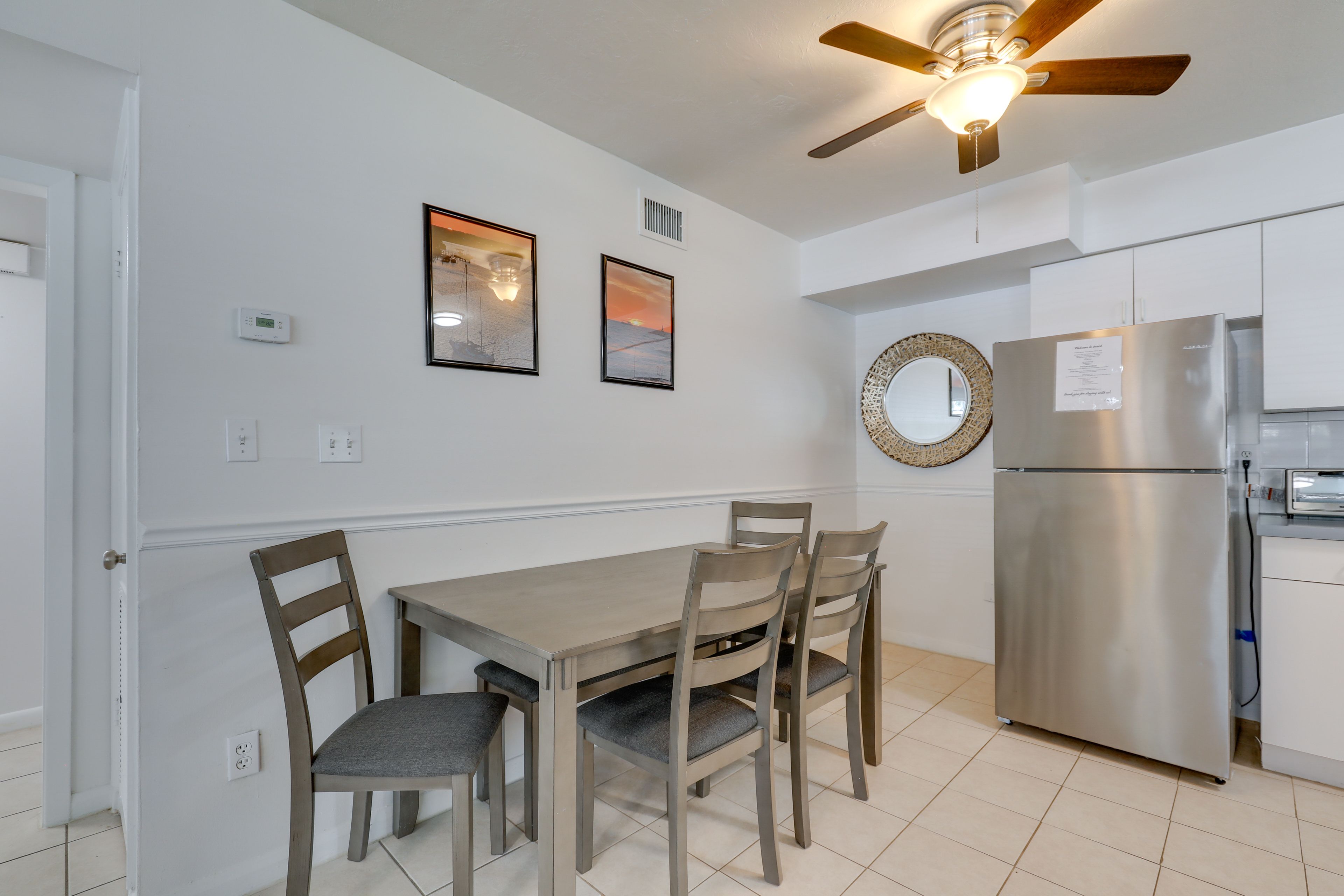 Dining Area | Dishware/Flatware Provided