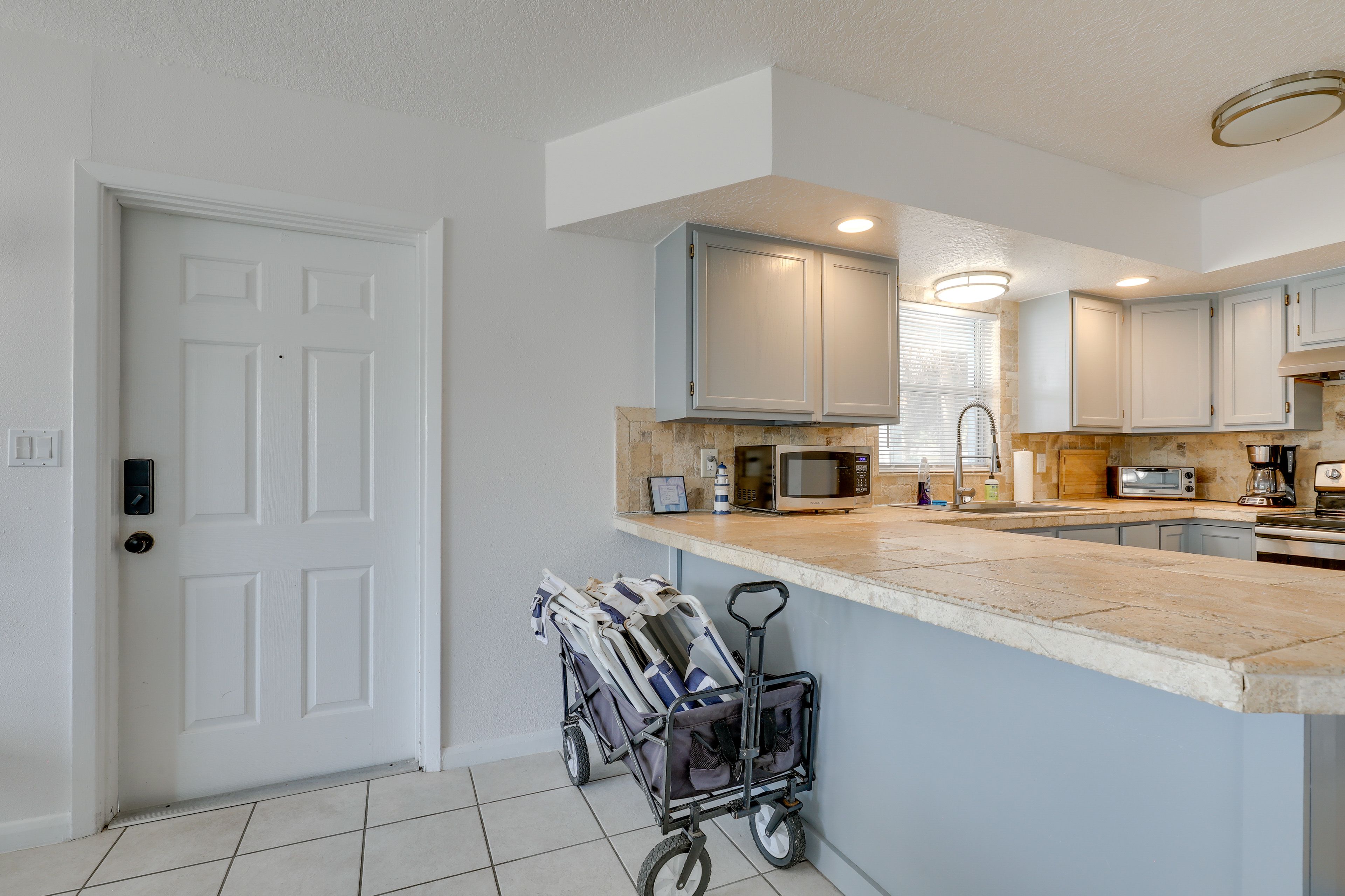 Kitchen | Cooking Basics | Coffee Maker | Paper Towels/Trash Bags Provided