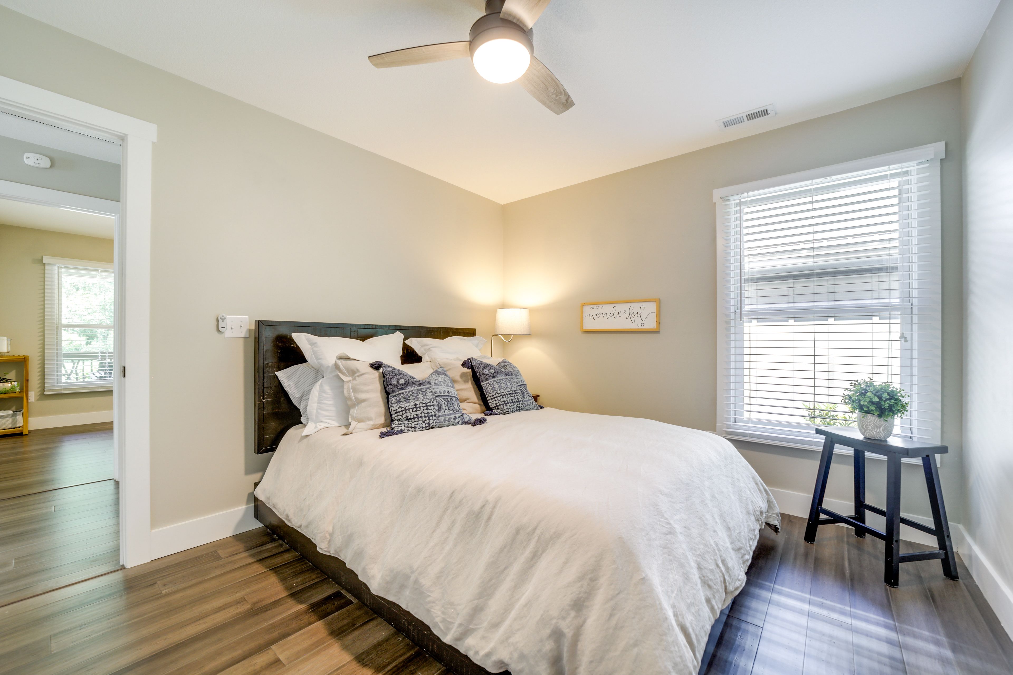 Bedroom 3 | Queen Bed