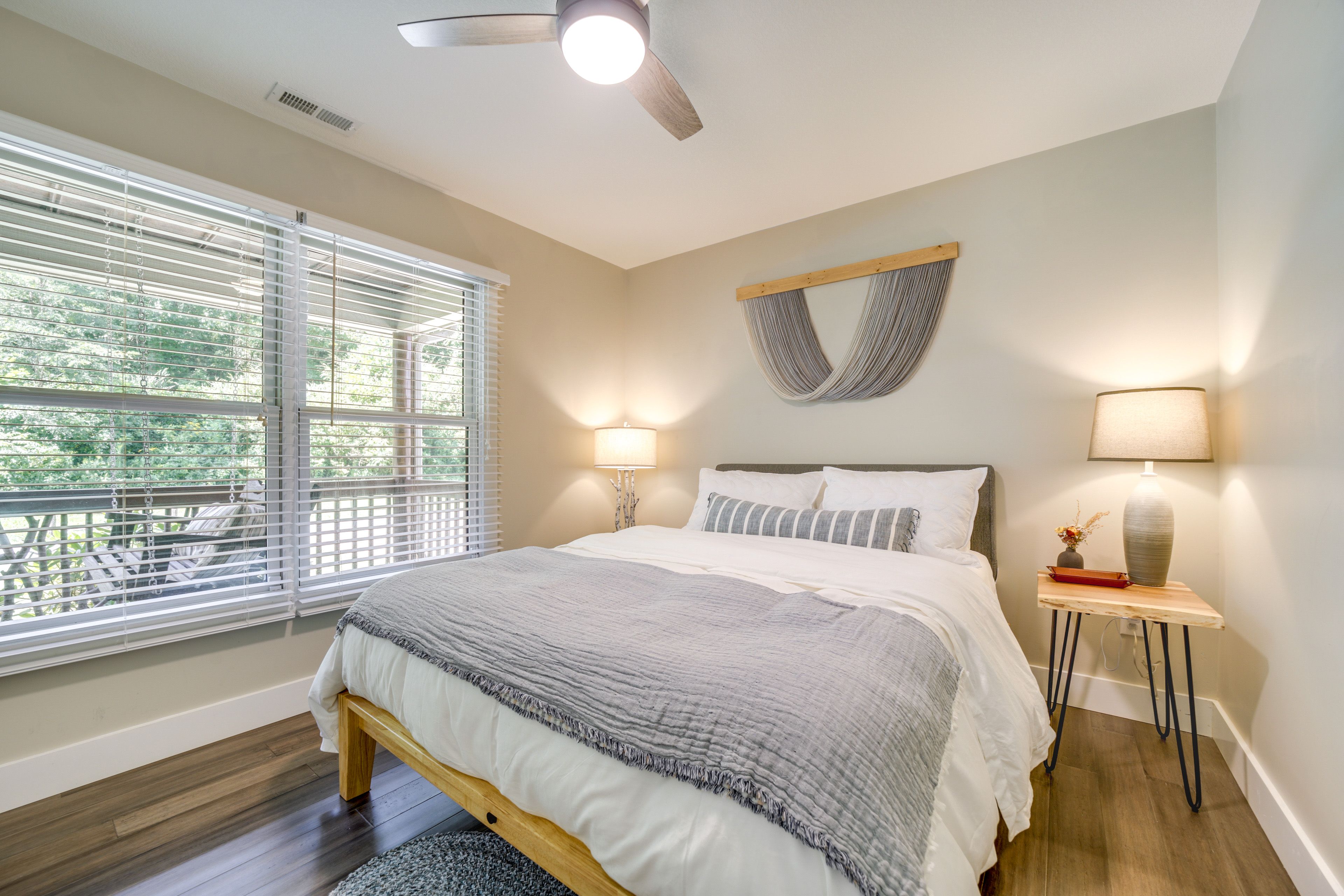 Bedroom 2 | Queen Bed