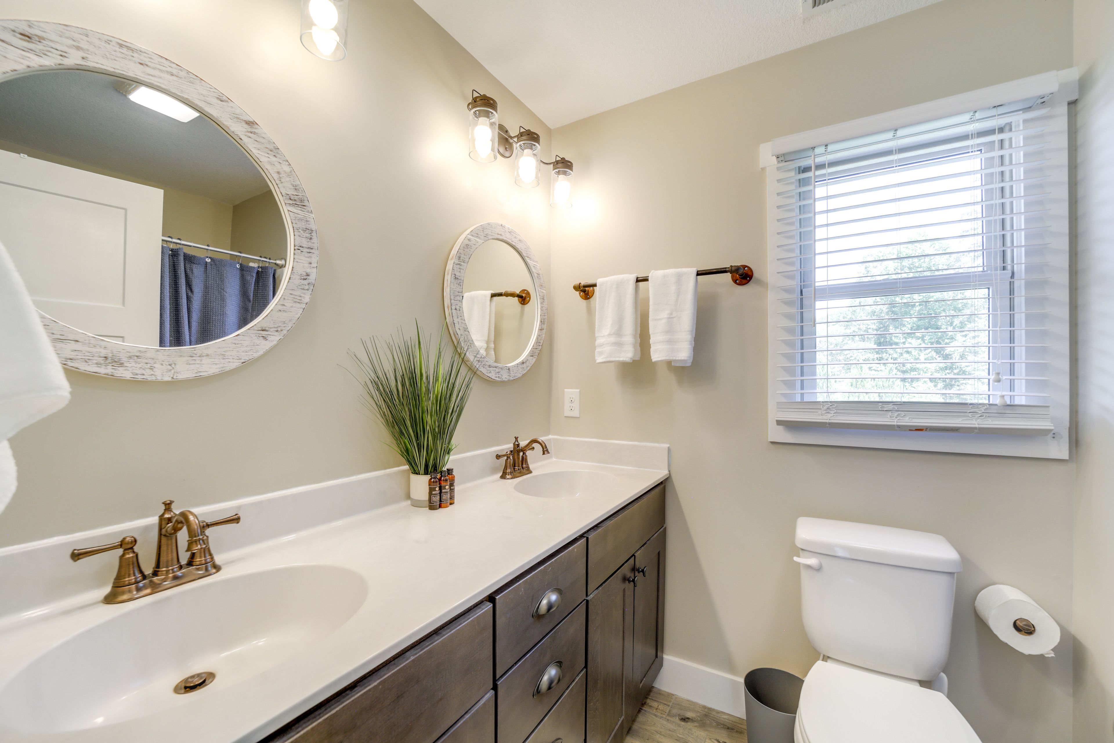 En-Suite Bathroom | Complimentary Toiletries | Hair Dryer | Towels Provided